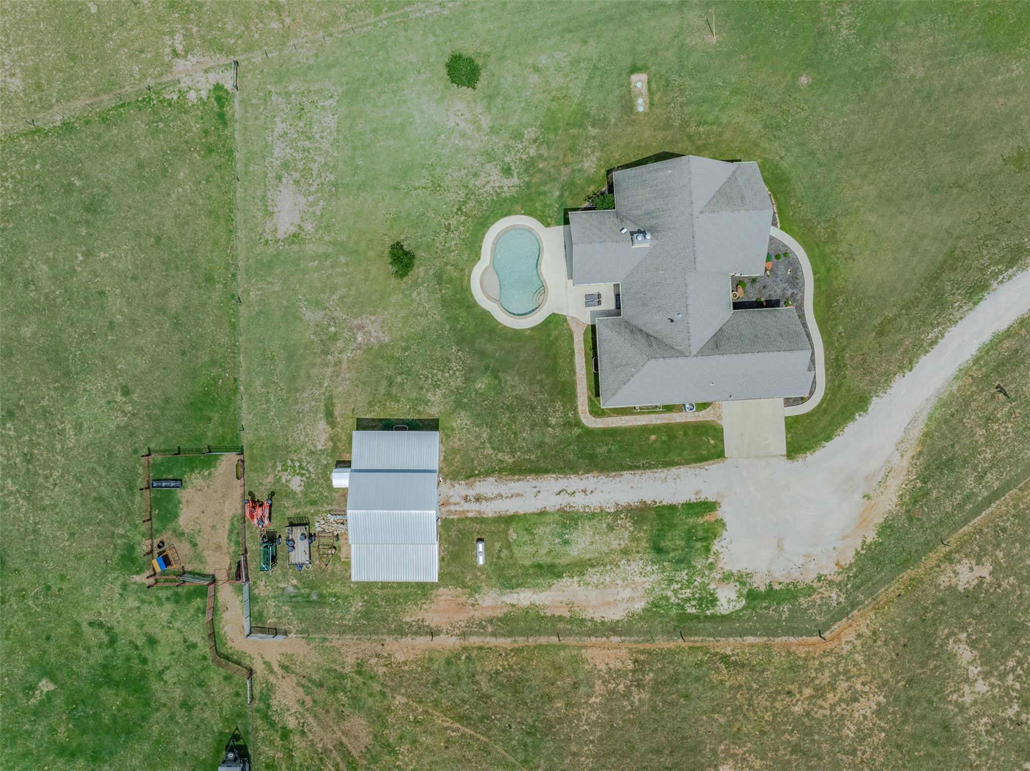 2232 FM 975, Caldwell, TX 77836