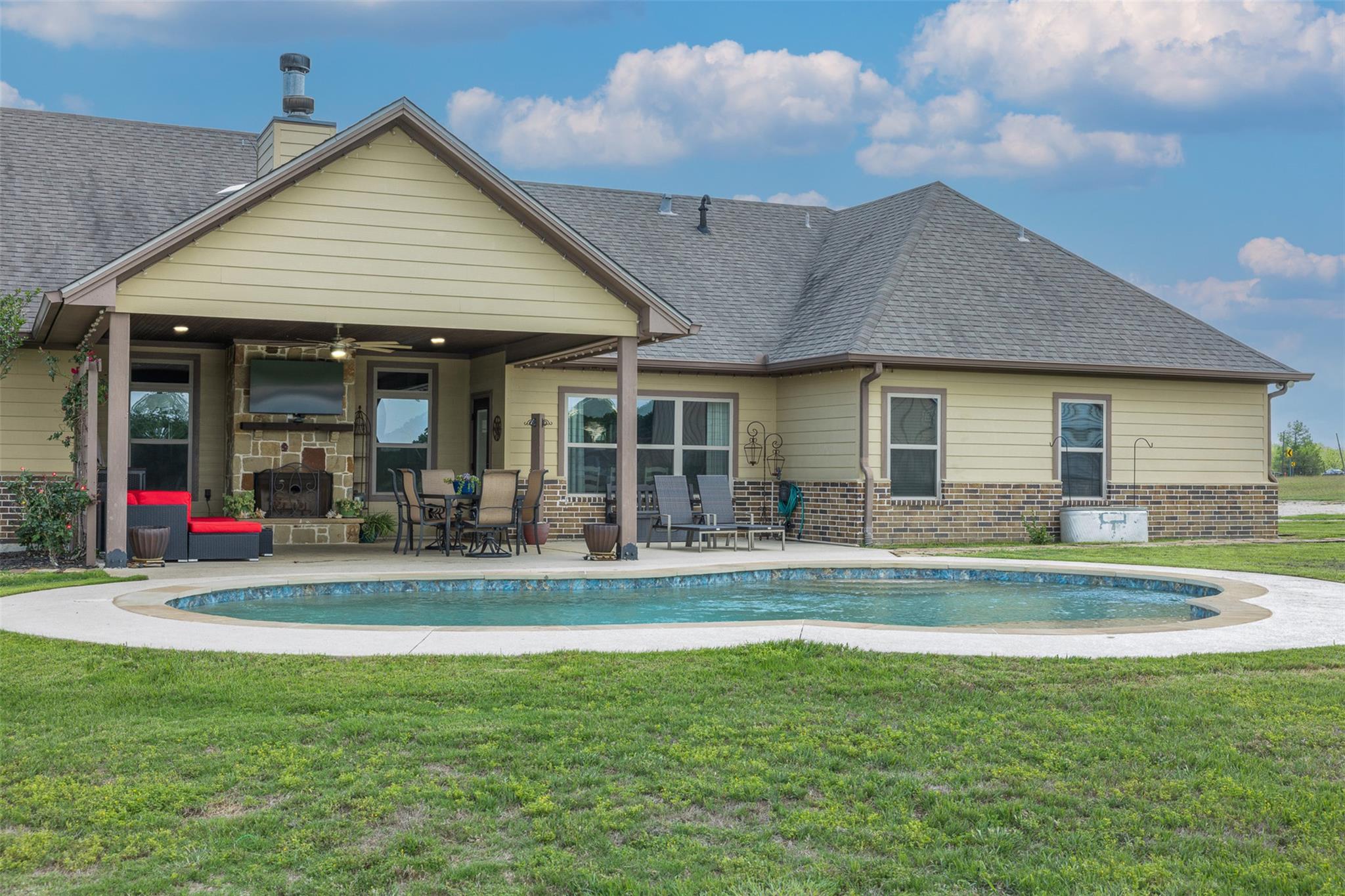 2232 FM 975, Caldwell, TX 77836