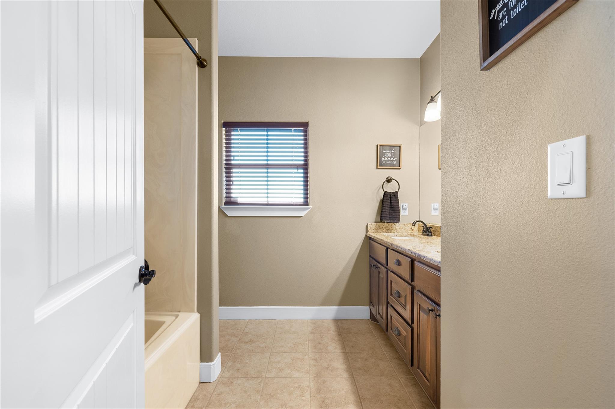 2232 FM 975, Caldwell, TX 77836