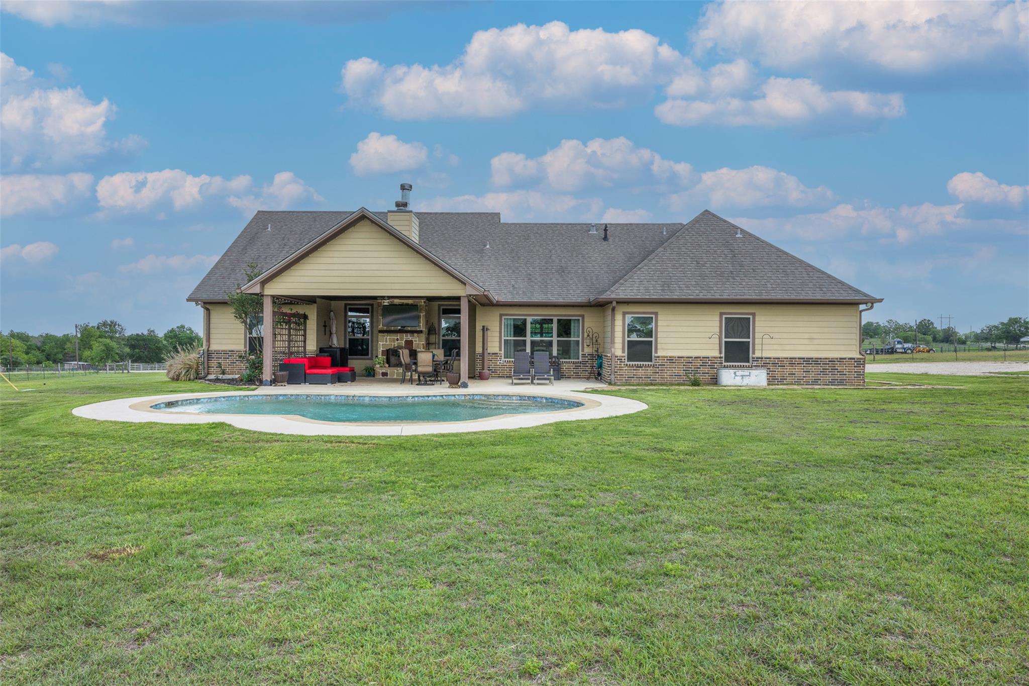 2232 FM 975, Caldwell, TX 77836