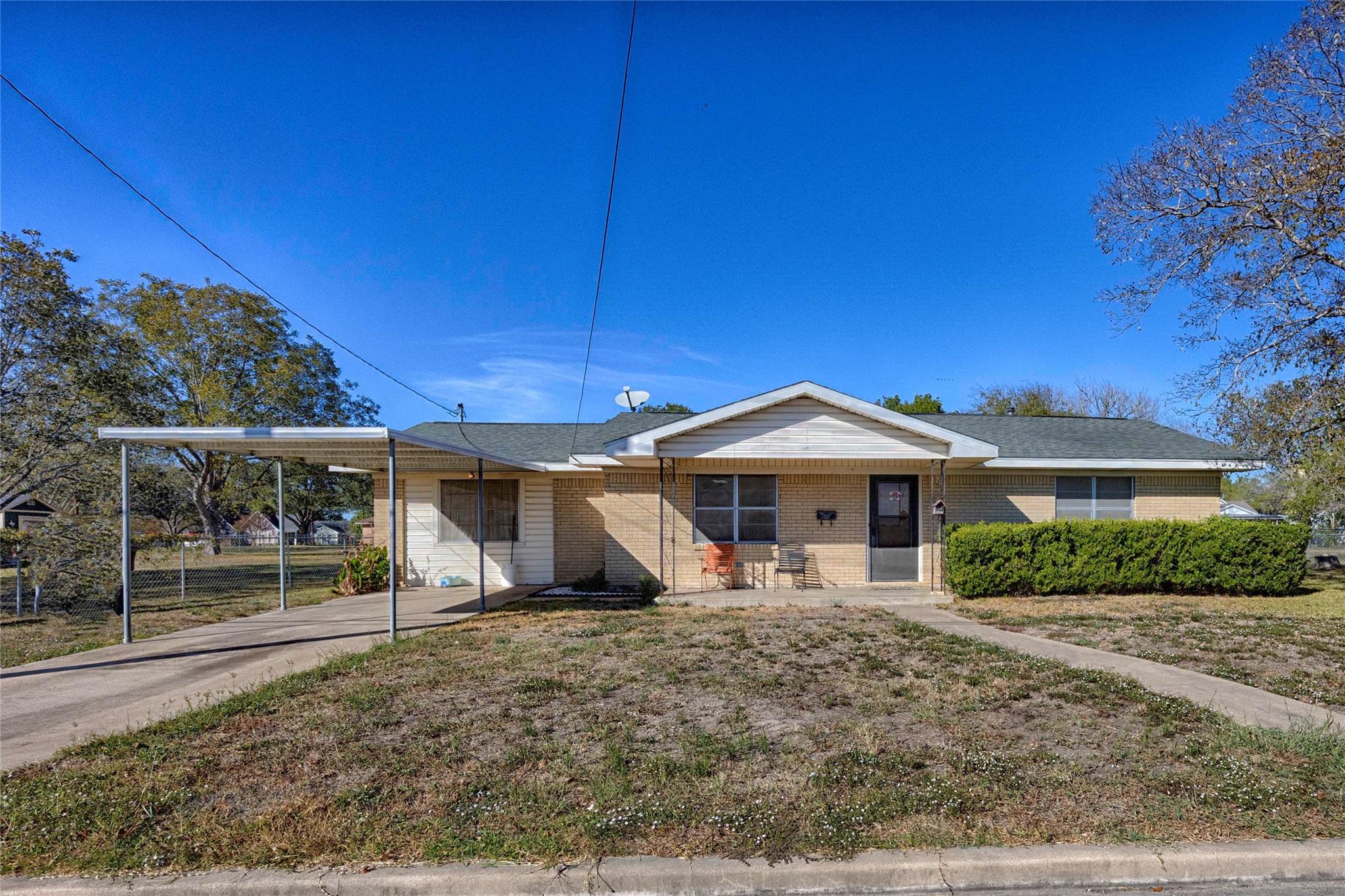 507 South St, Schulenburg, TX 78956