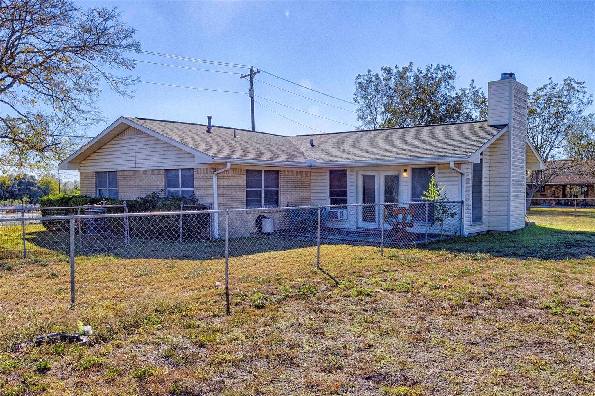 507 South St, Schulenburg, TX 78956