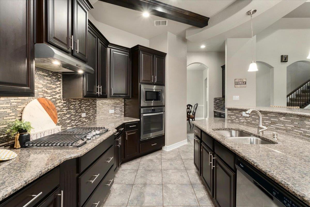 814 Jesse Trl, San Marcos, TX 78666