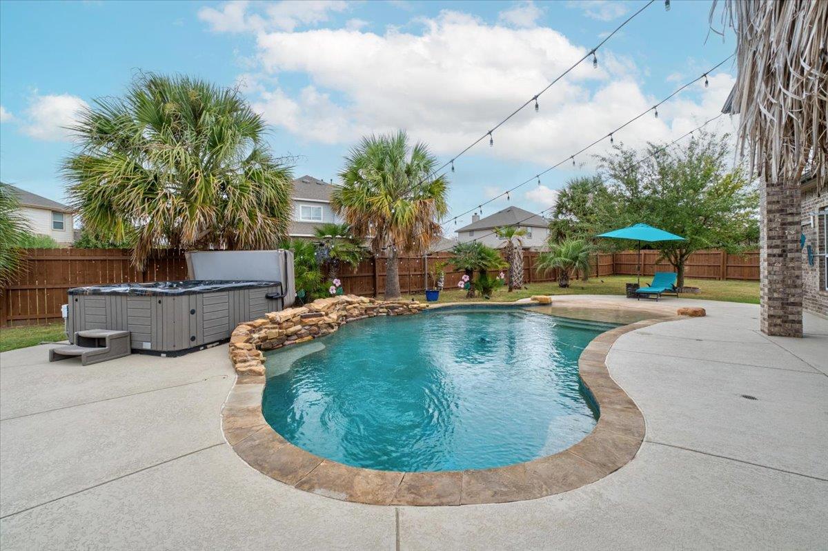 814 Jesse Trl, San Marcos, TX 78666