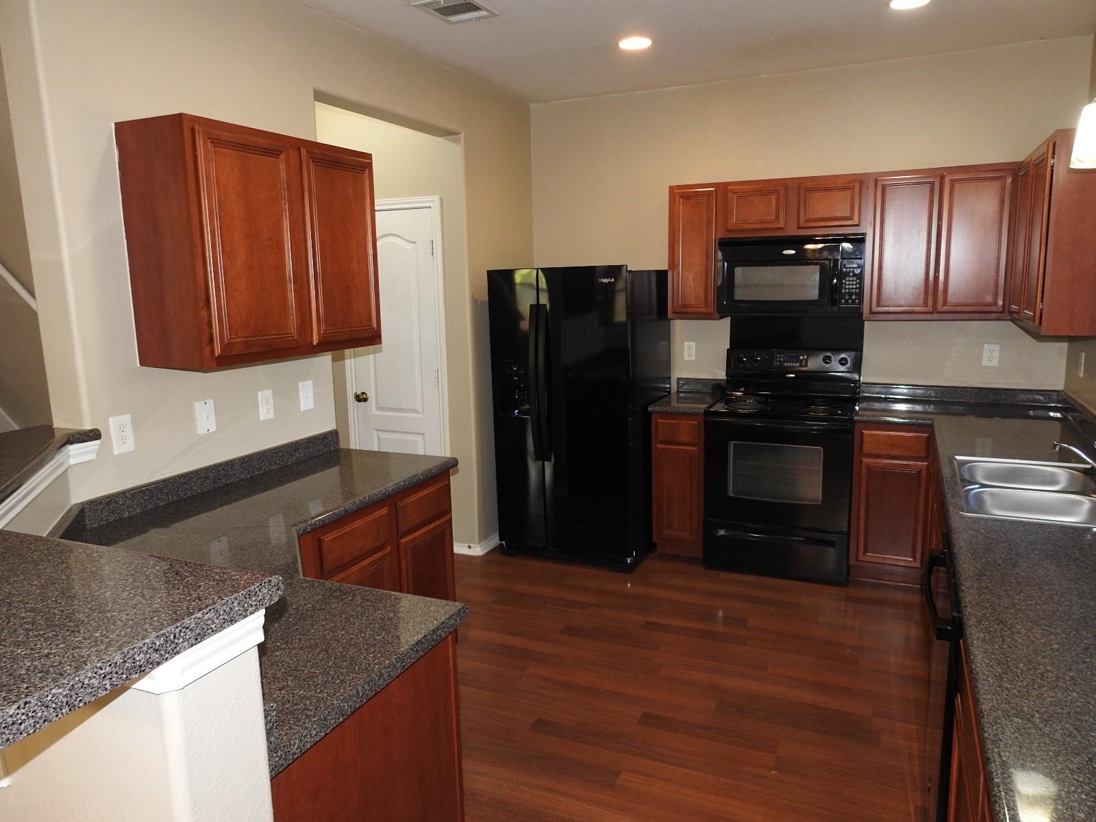 571 New Country Rd, Kyle, TX 78640