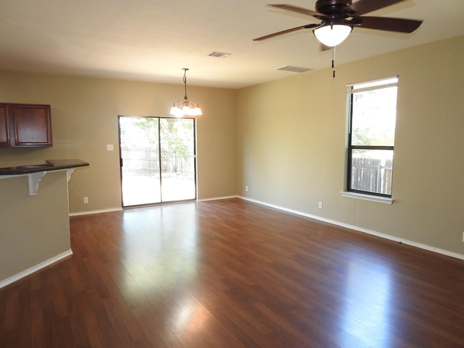 571 New Country Rd, Kyle, TX 78640