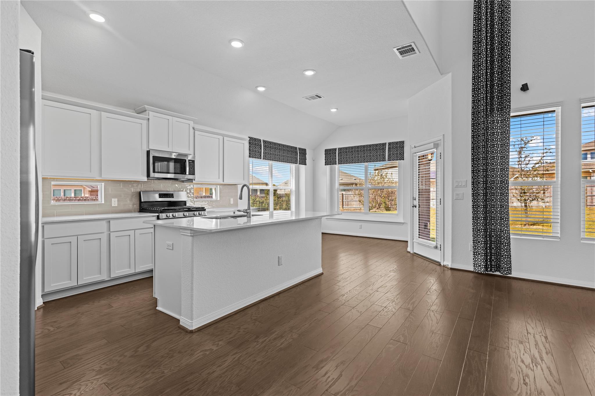 1528 Aspinwall Cv, Leander, TX 78641