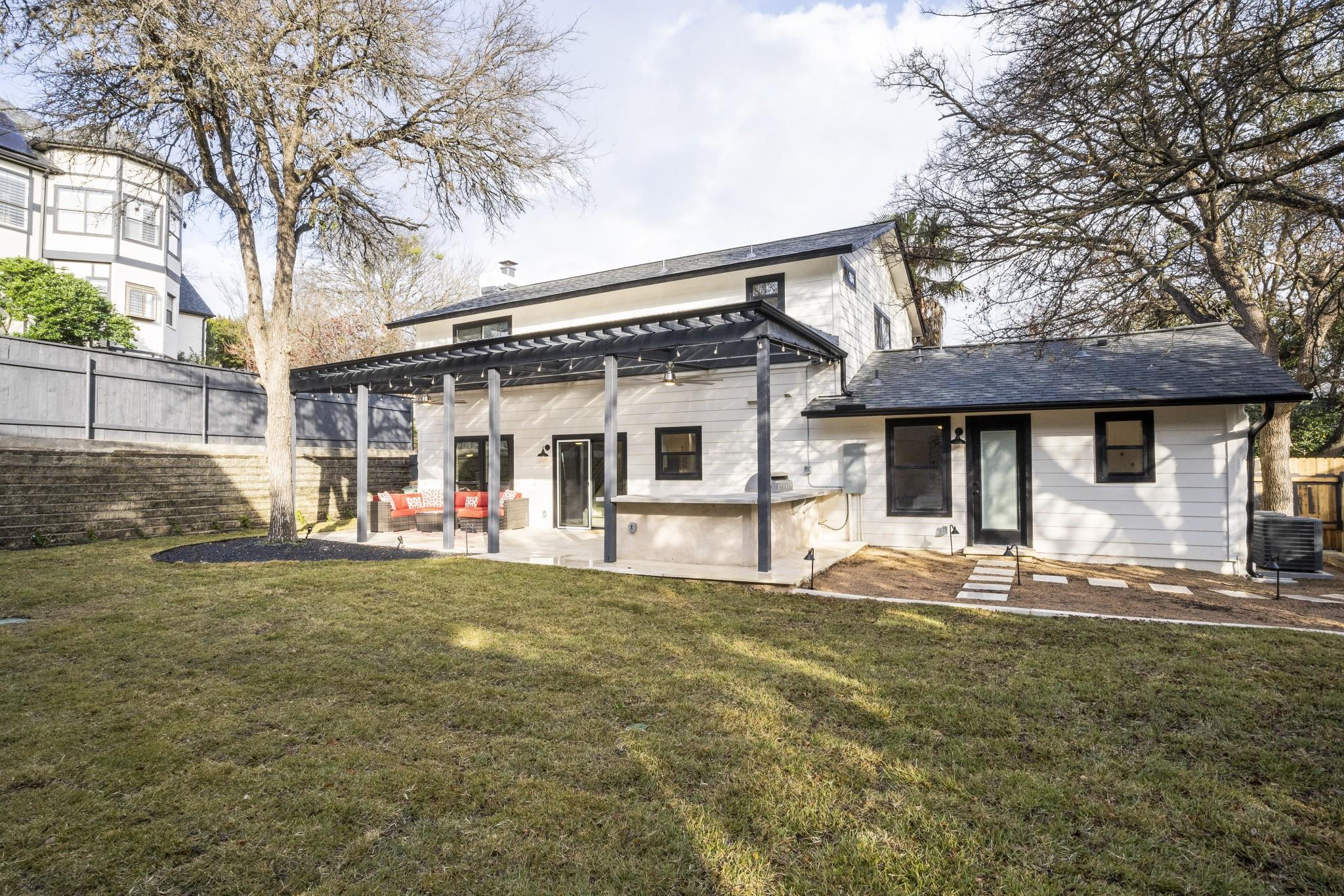 2001 Wychwood Dr, Austin, TX 78746