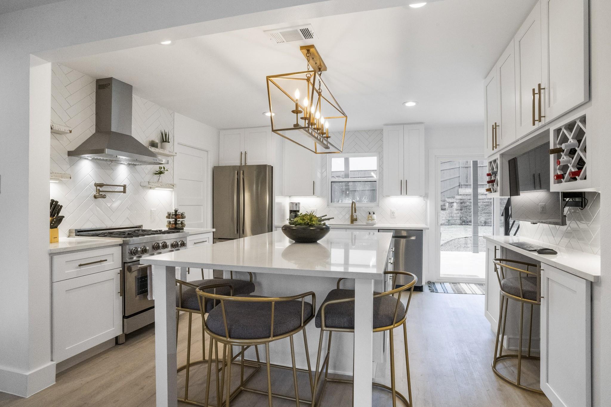 2001 Wychwood Dr, Austin, TX 78746