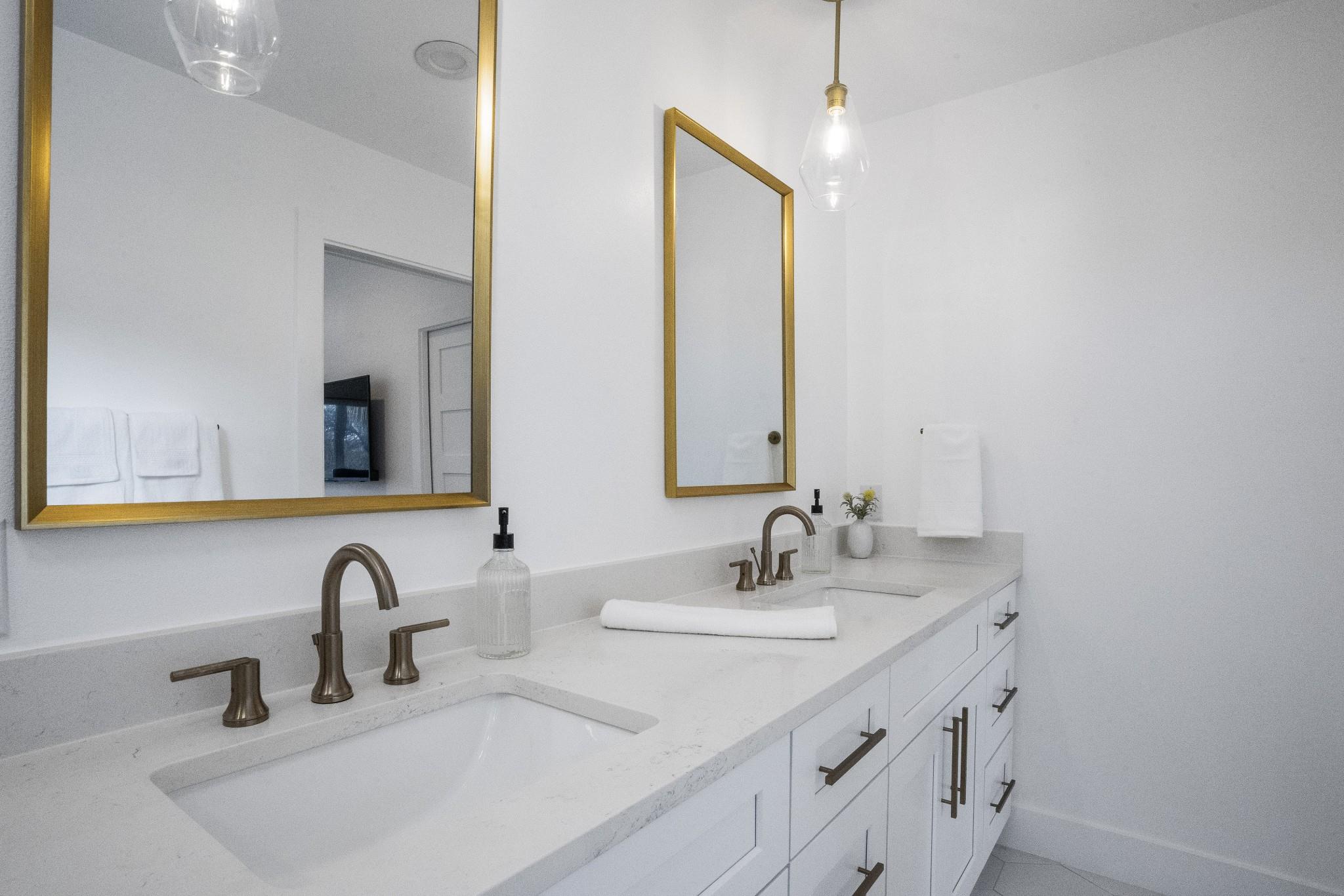 2001 Wychwood Dr, Austin, TX 78746