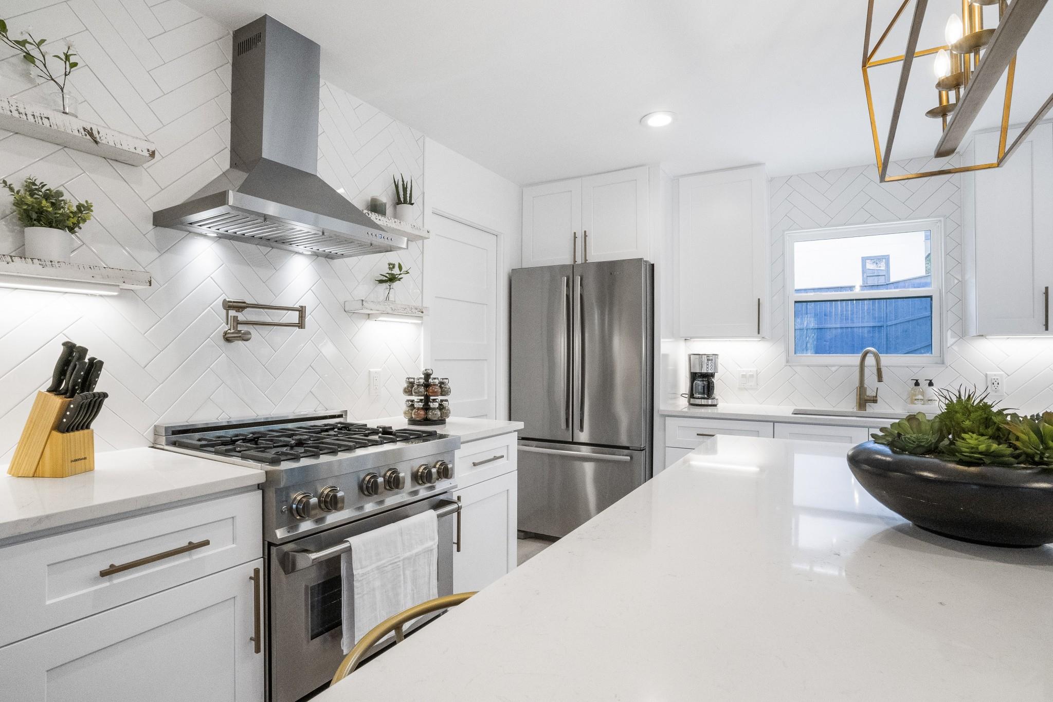 2001 Wychwood Dr, Austin, TX 78746