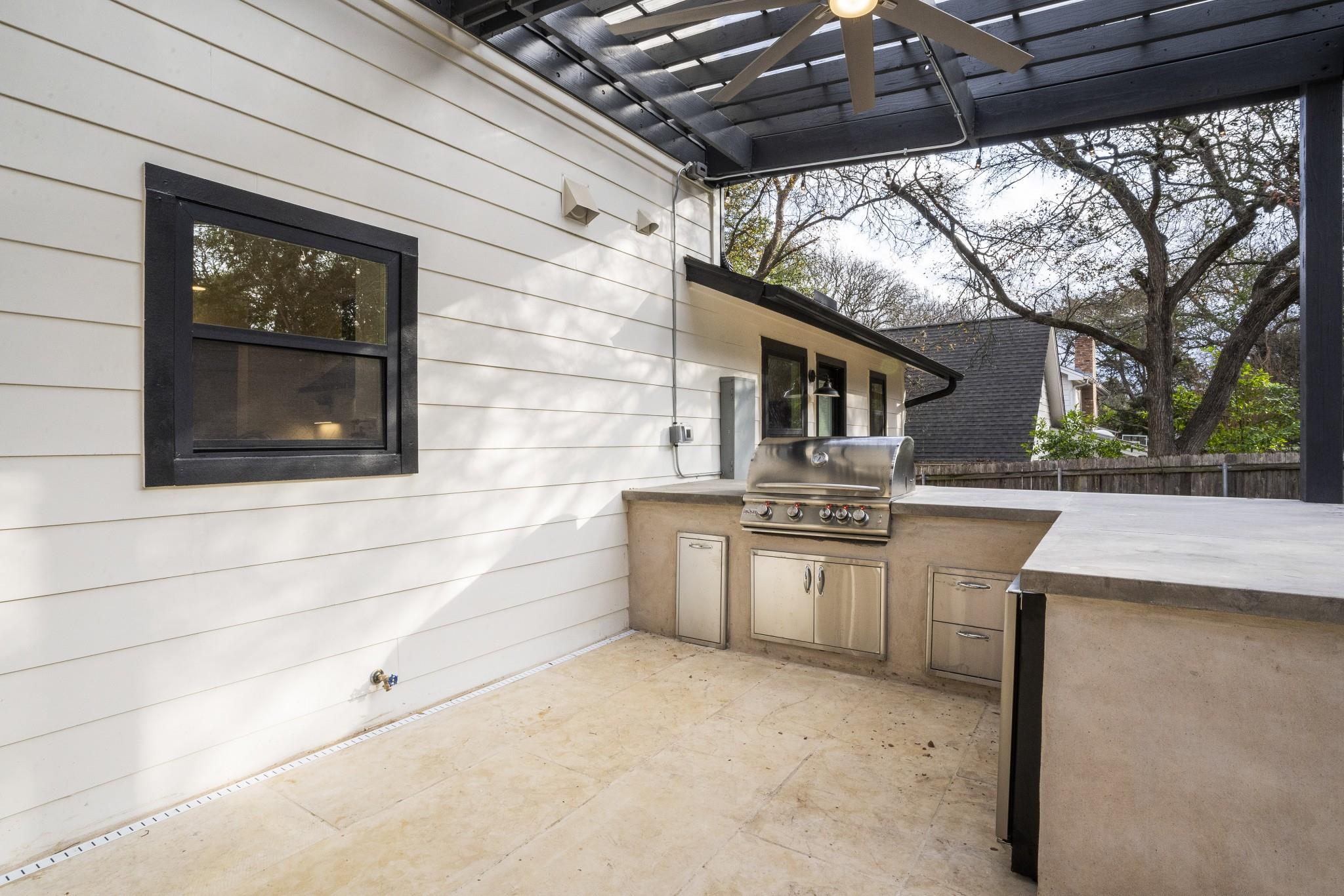 2001 Wychwood Dr, Austin, TX 78746