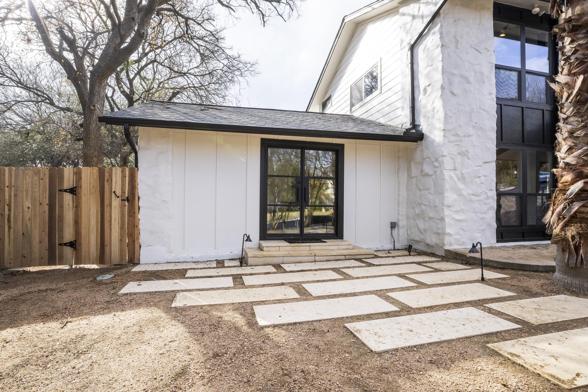 2001 Wychwood Dr, Austin, TX 78746