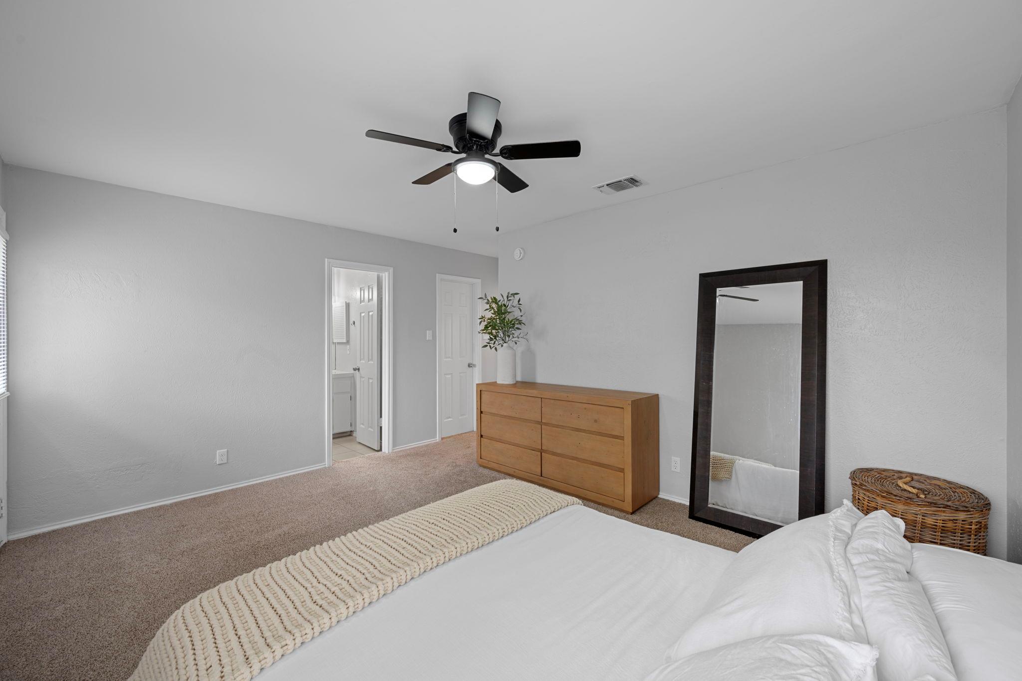 8807 Cainwood Ln, Austin, TX 78729