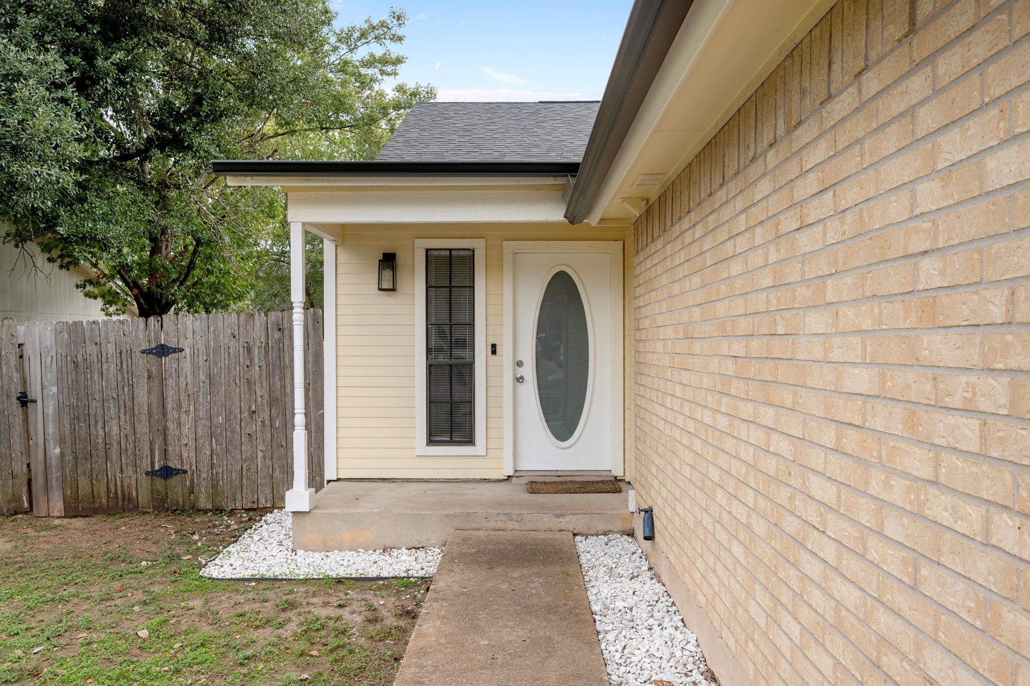 8807 Cainwood Ln, Austin, TX 78729