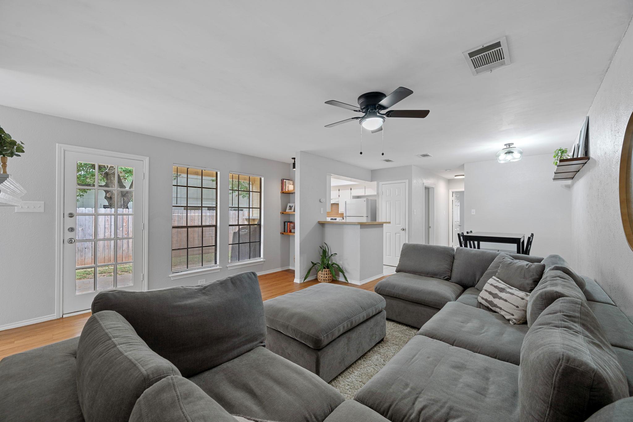 8807 Cainwood Ln, Austin, TX 78729