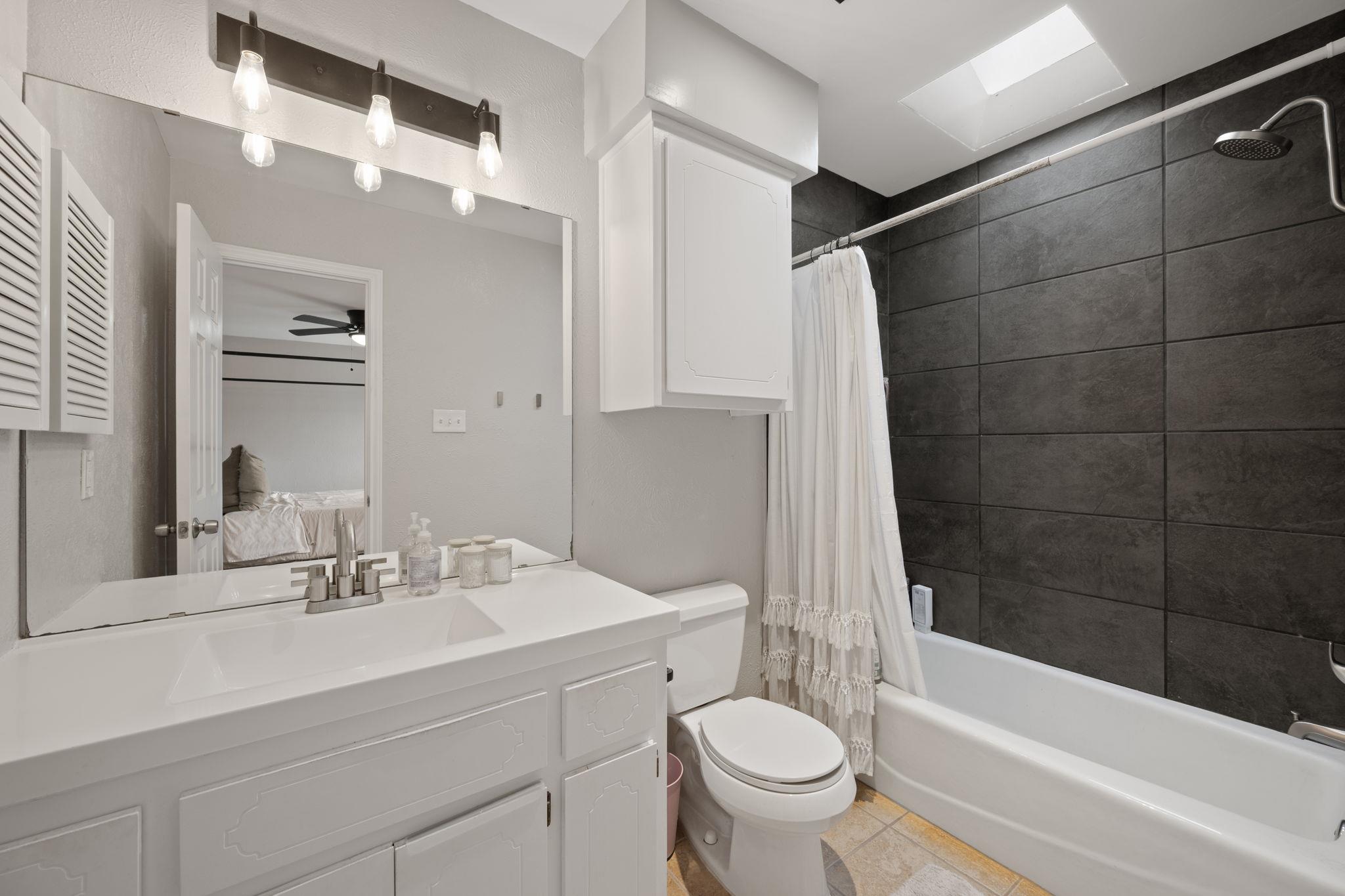 8807 Cainwood Ln, Austin, TX 78729