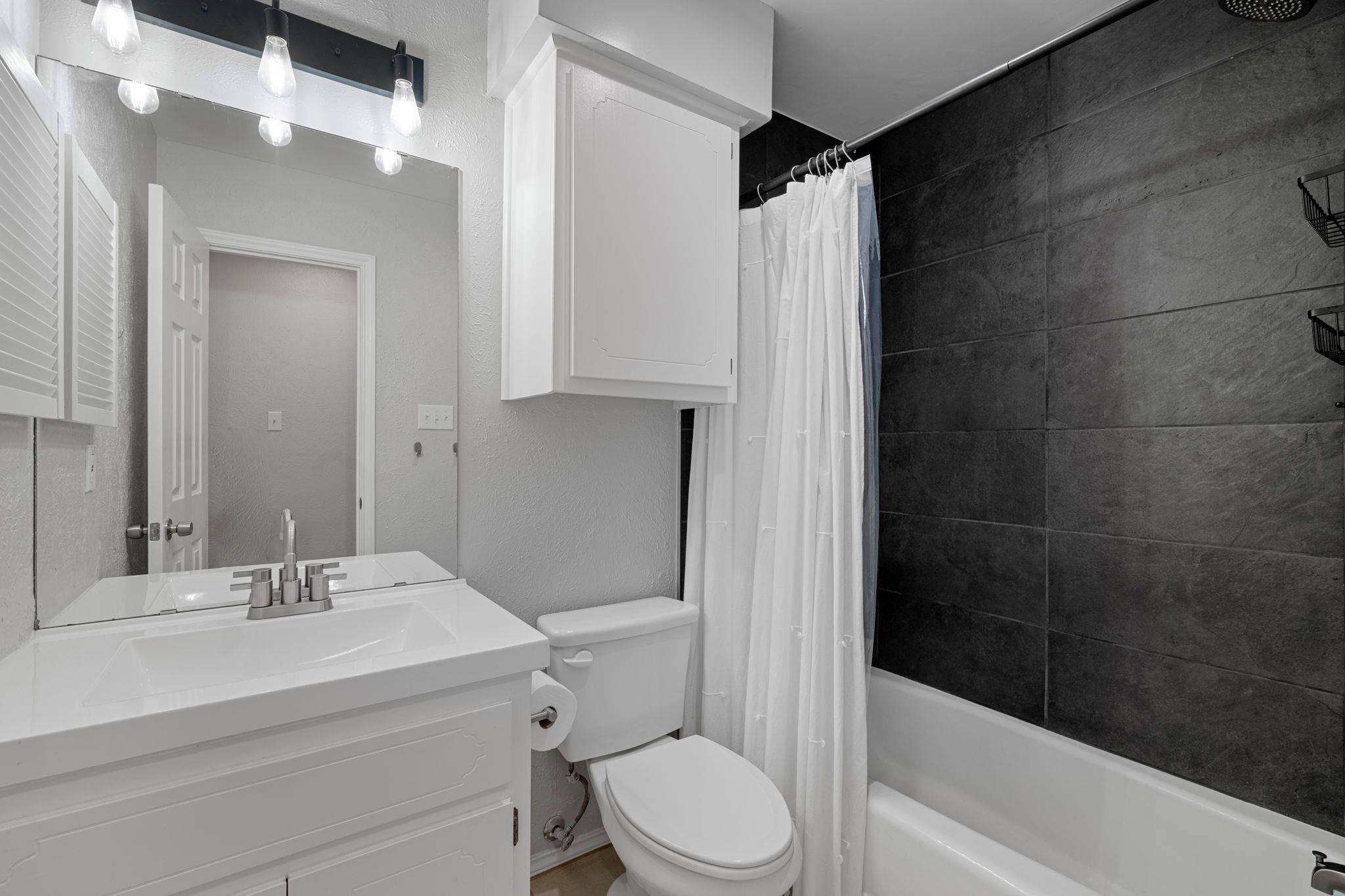 8807 Cainwood Ln, Austin, TX 78729