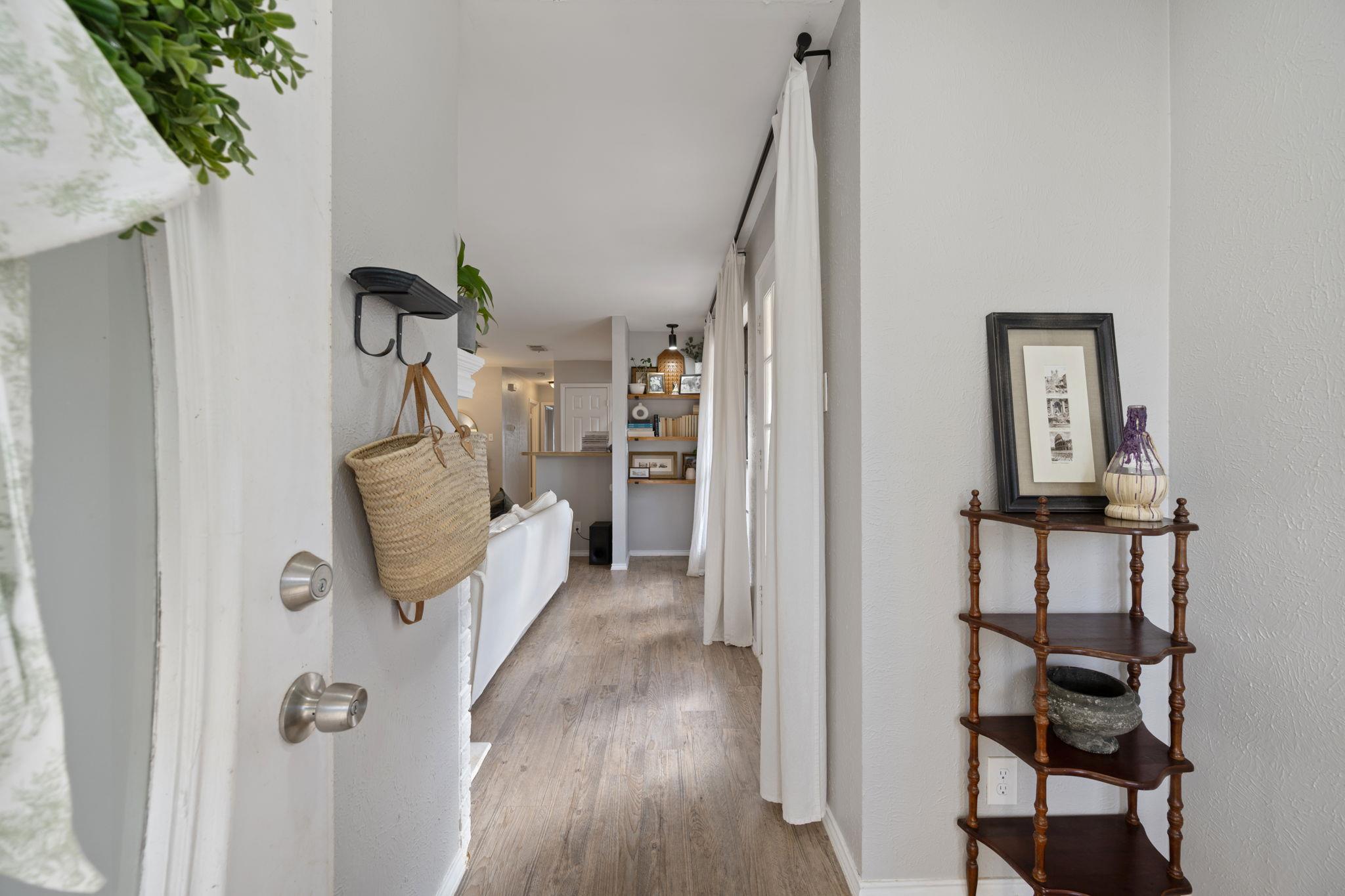 8807 Cainwood Ln, Austin, TX 78729