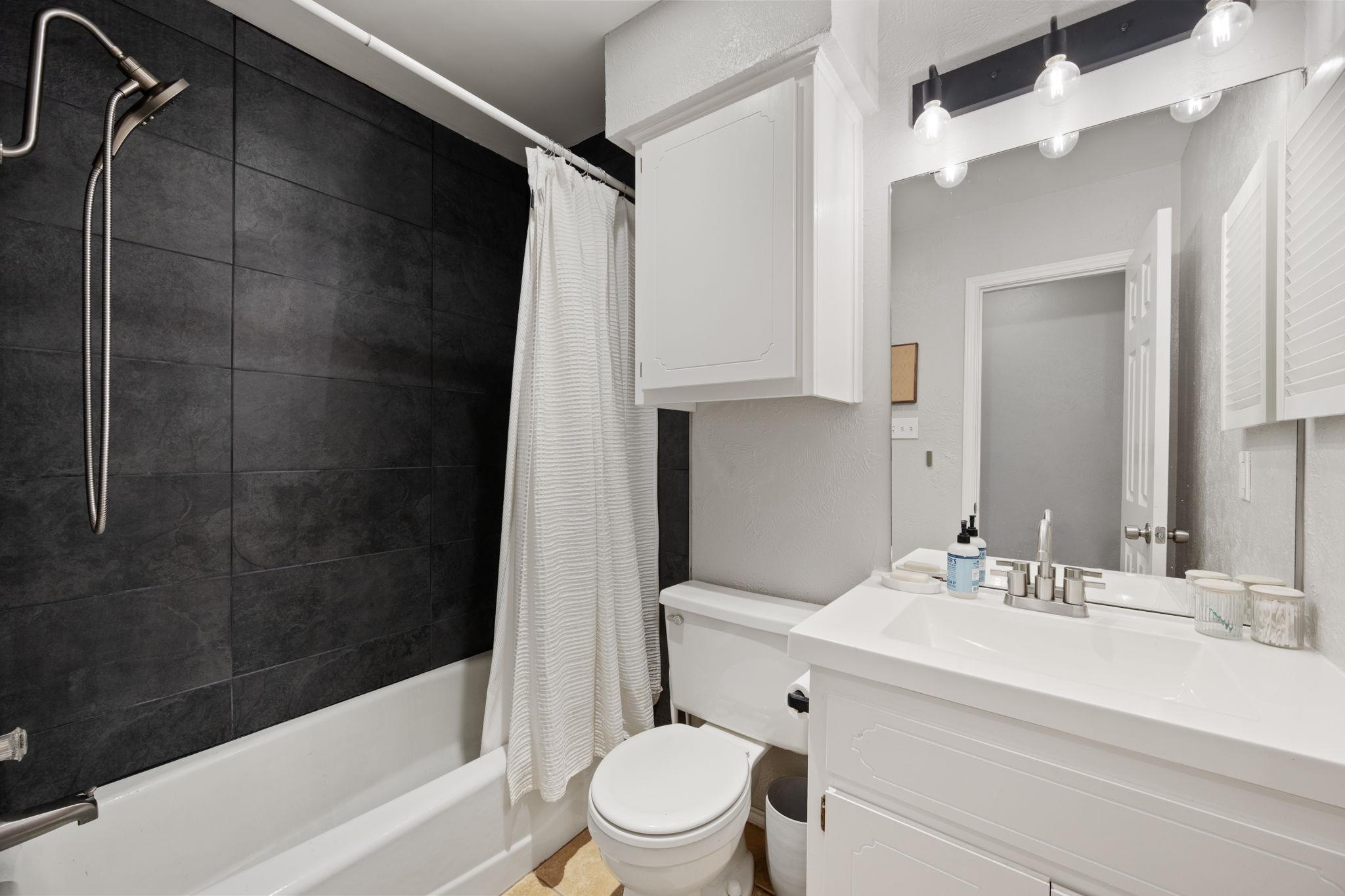 8807 Cainwood Ln, Austin, TX 78729