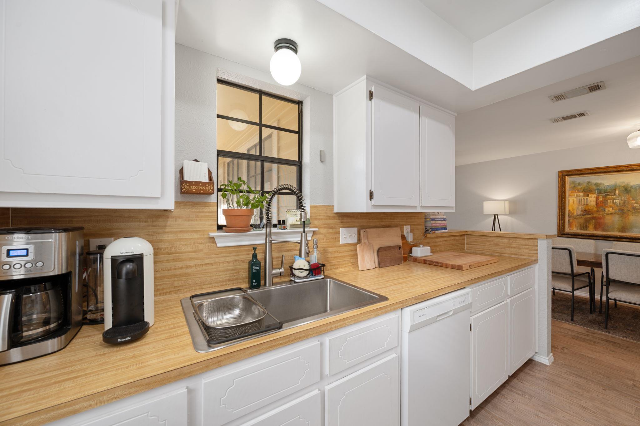 8807 Cainwood Ln, Austin, TX 78729