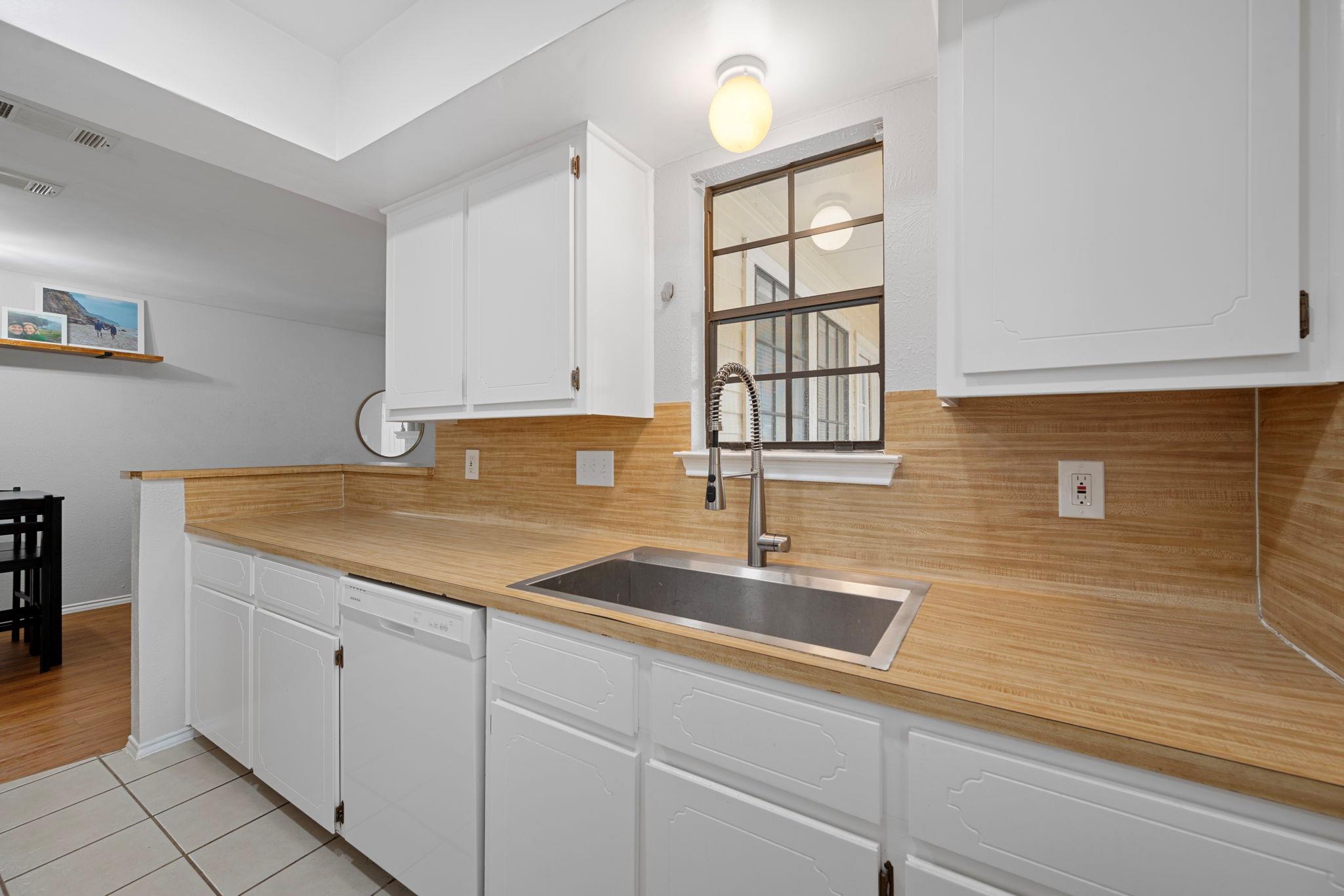 8807 Cainwood Ln, Austin, TX 78729