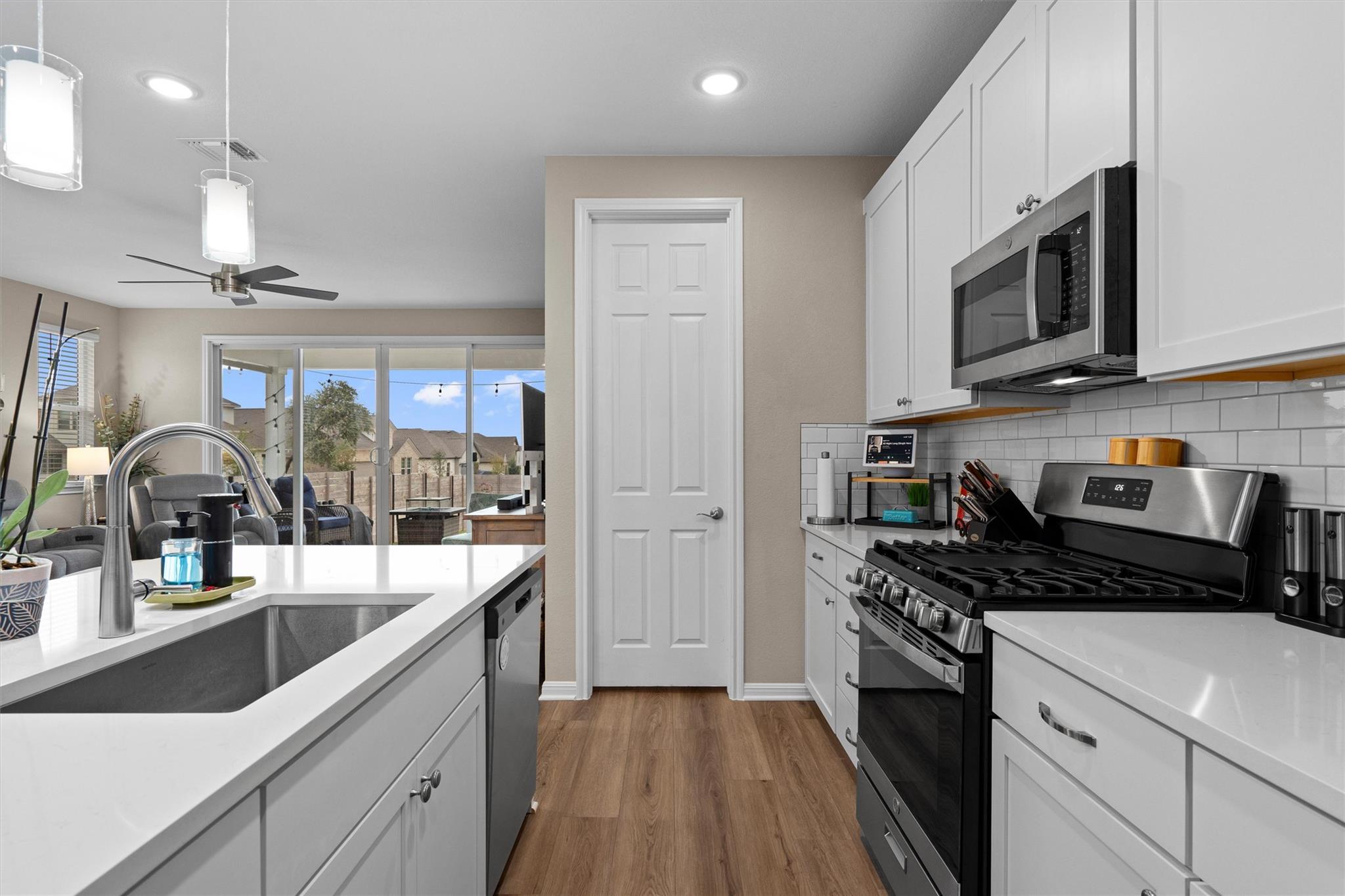 1001 Stonehill Dr, Georgetown, TX 78633