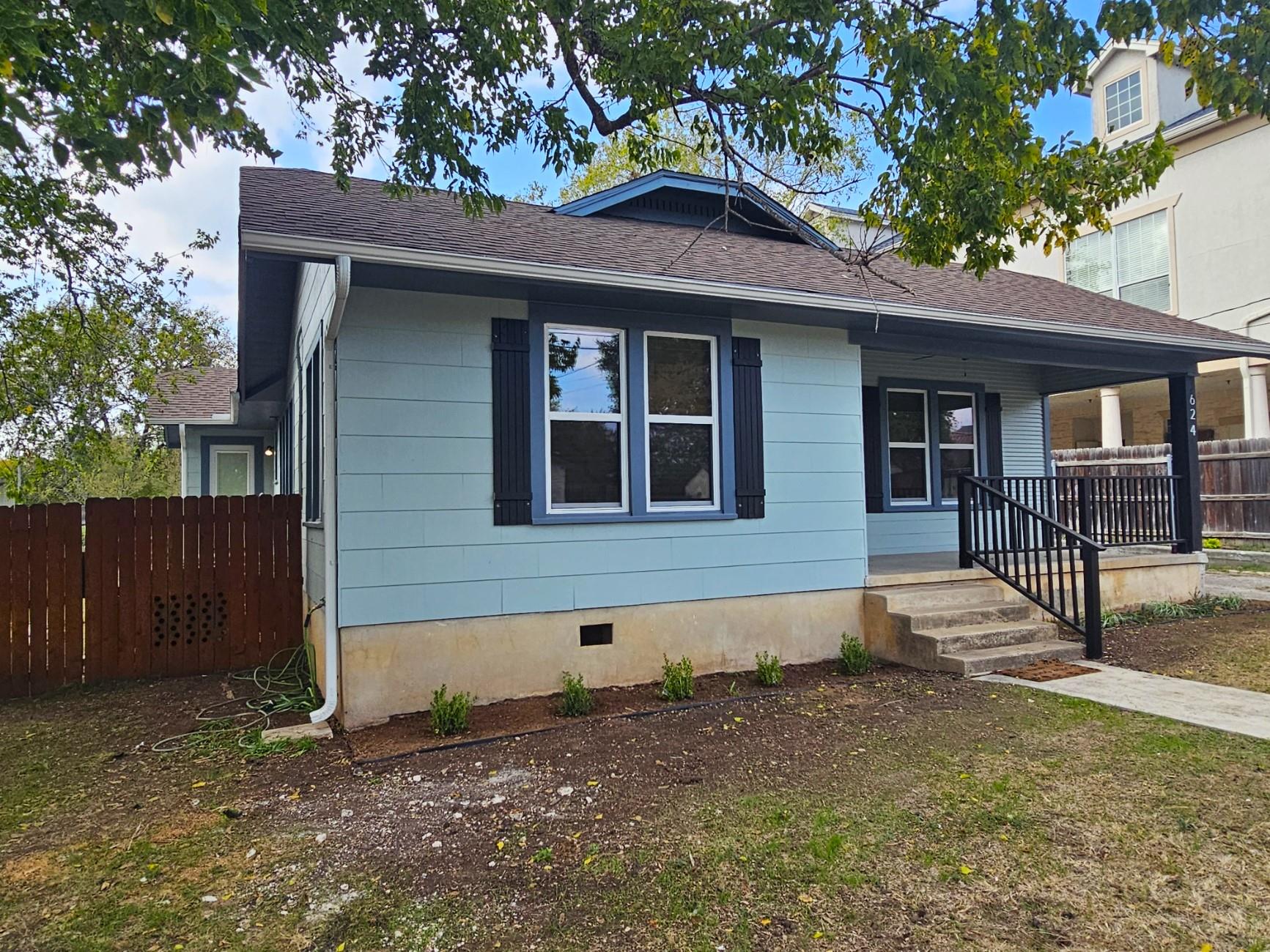 624 S Austin St, Seguin, TX 78155