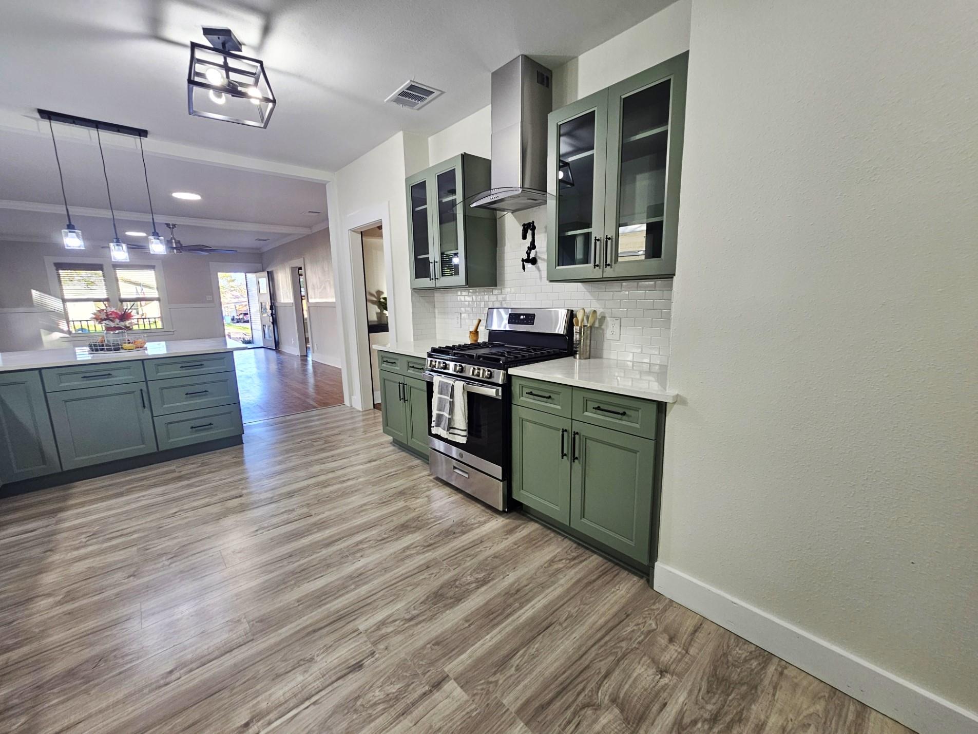 624 S Austin St, Seguin, TX 78155