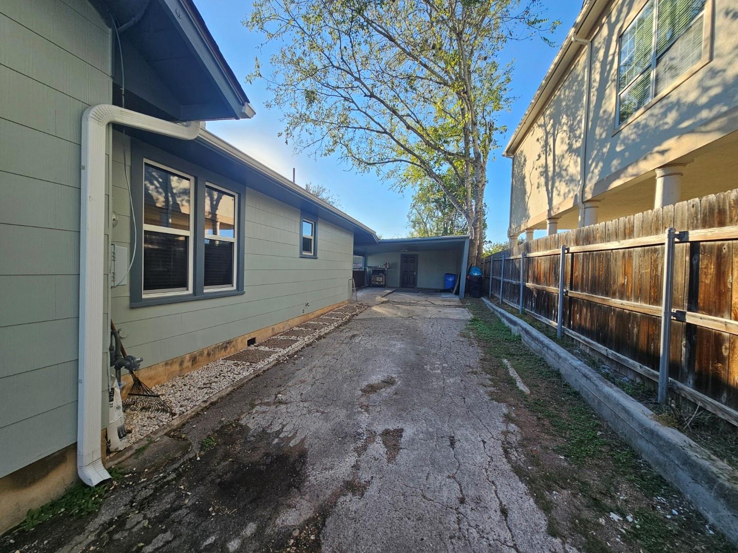 624 S Austin St, Seguin, TX 78155