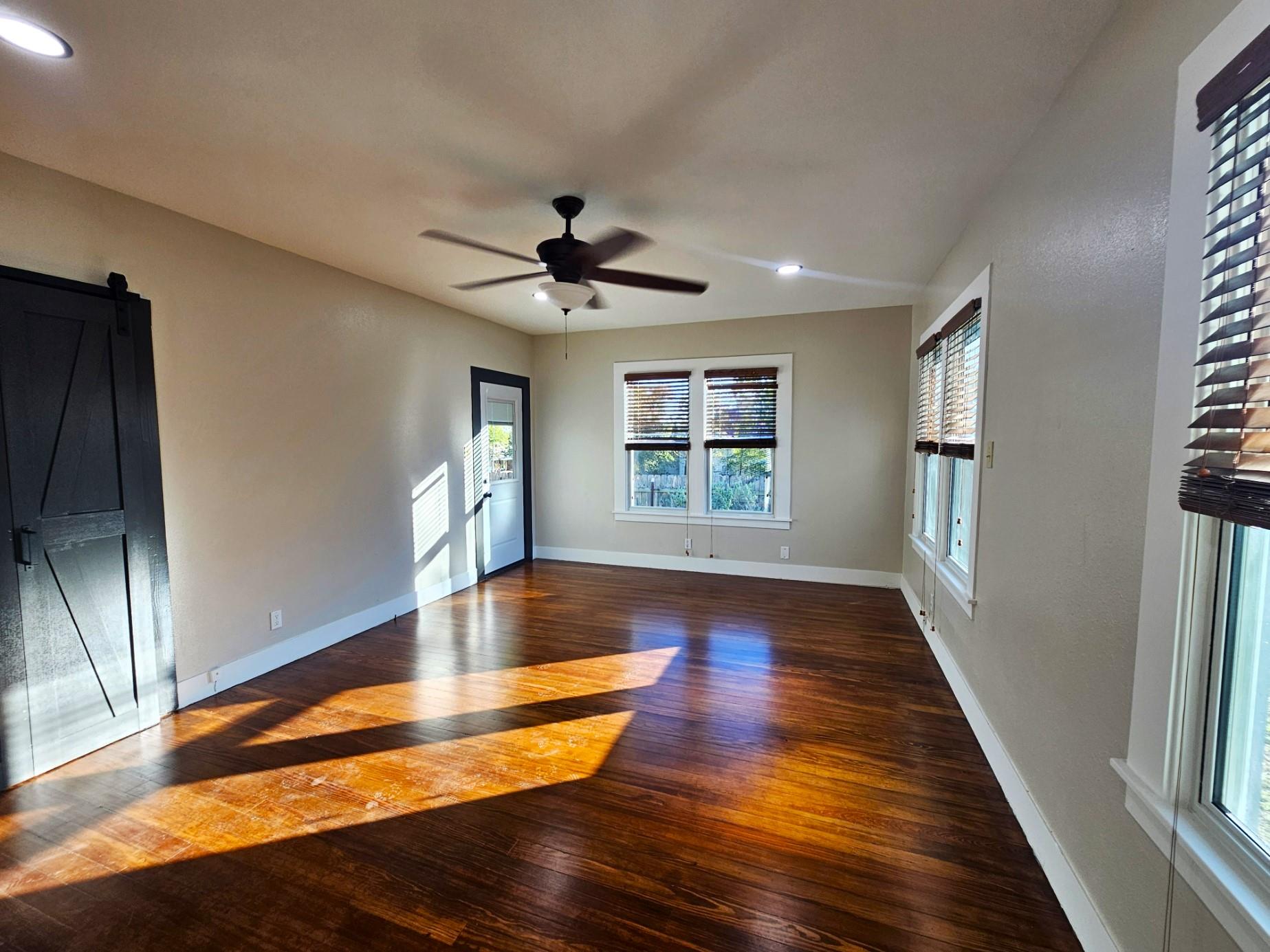 624 S Austin St, Seguin, TX 78155