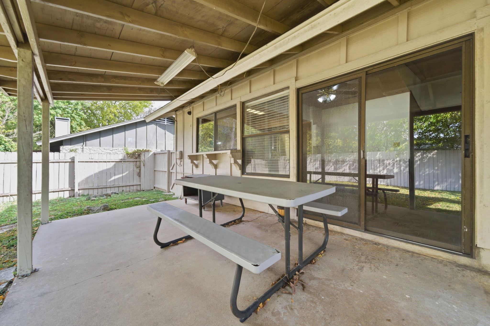 8900 Briardale Dr, Austin, TX 78758