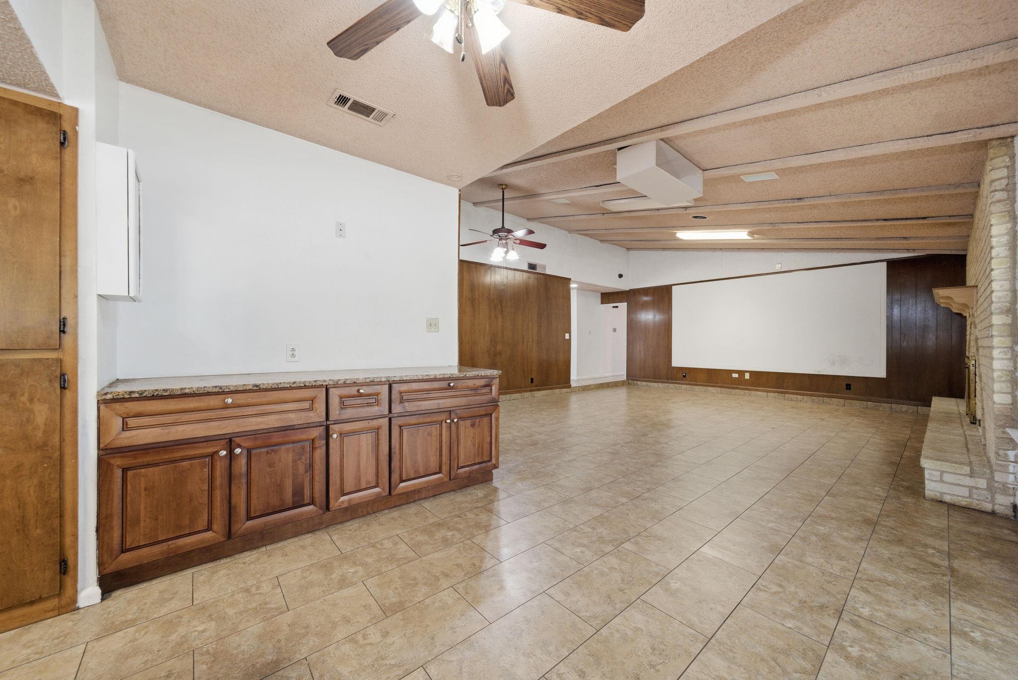 8900 Briardale Dr, Austin, TX 78758