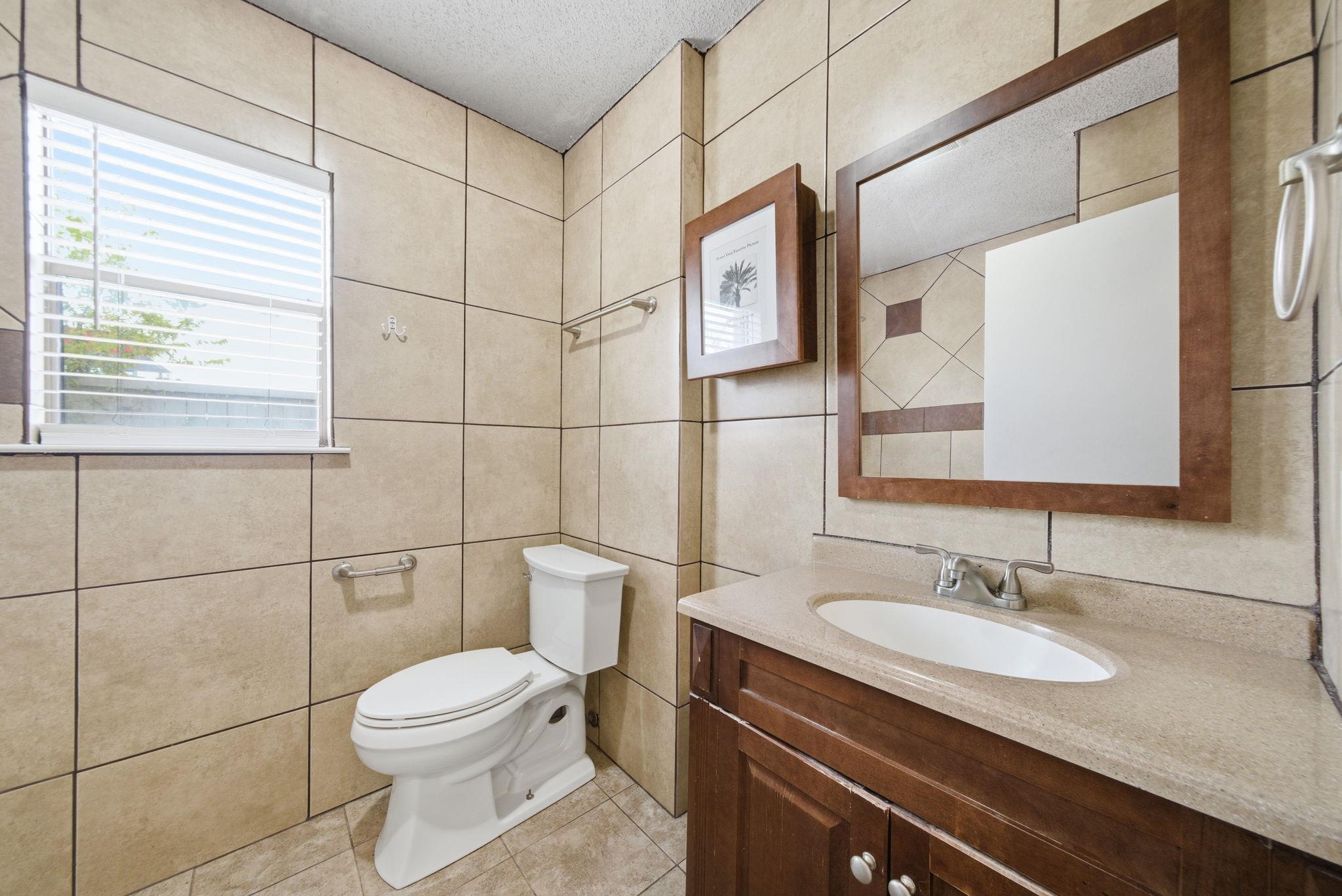 8900 Briardale Dr, Austin, TX 78758