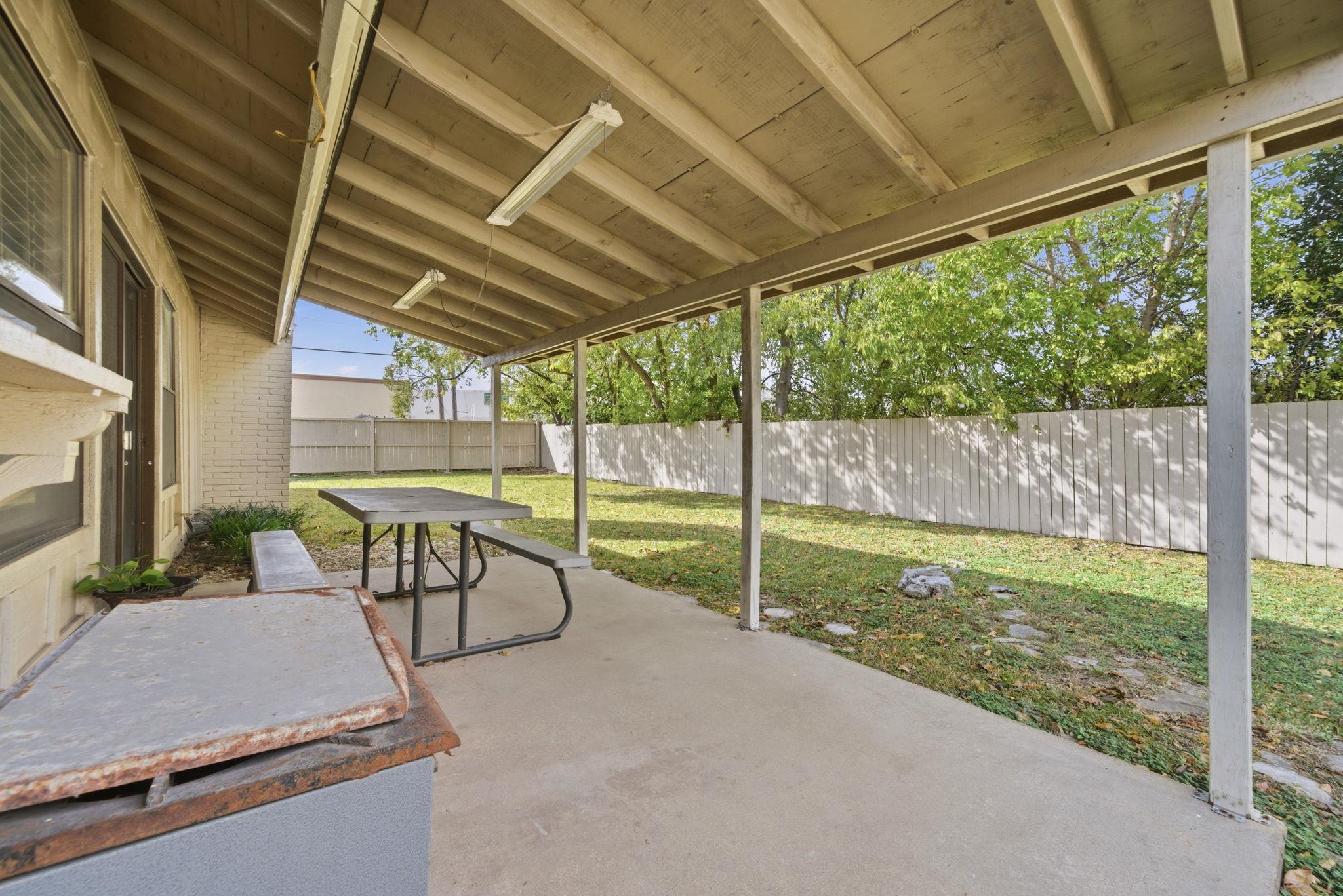 8900 Briardale Dr, Austin, TX 78758