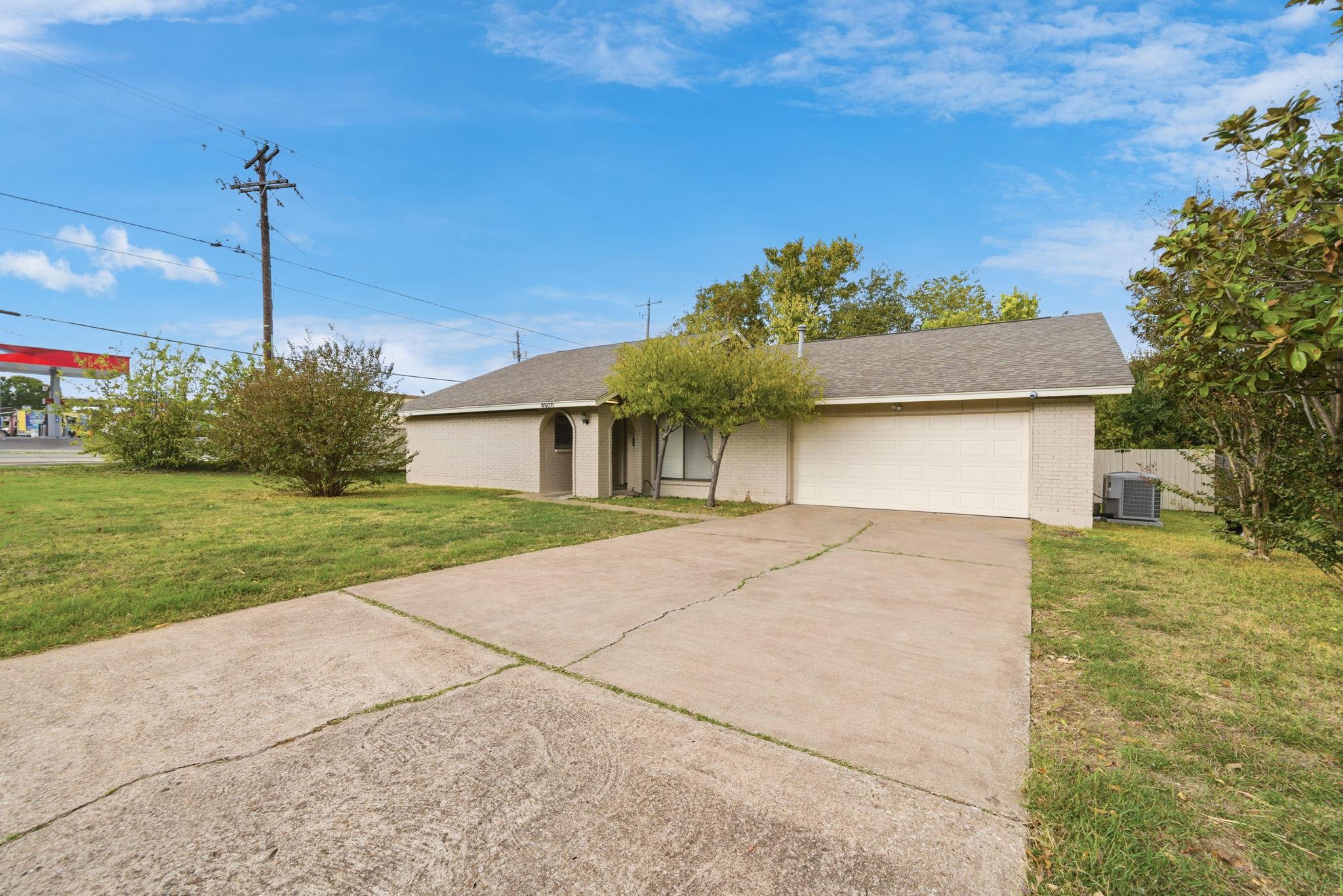 8900 Briardale Dr, Austin, TX 78758