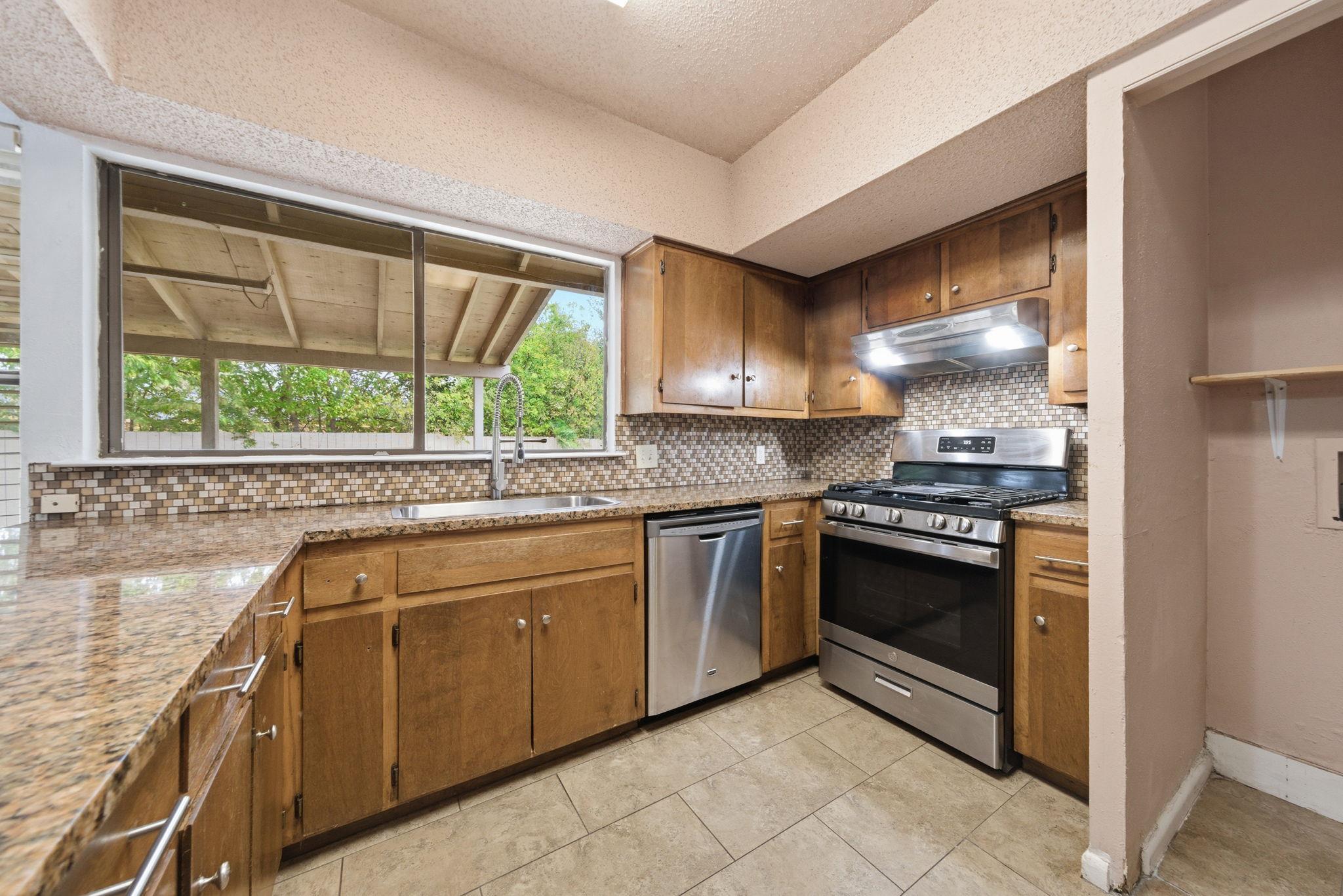 8900 Briardale Dr, Austin, TX 78758