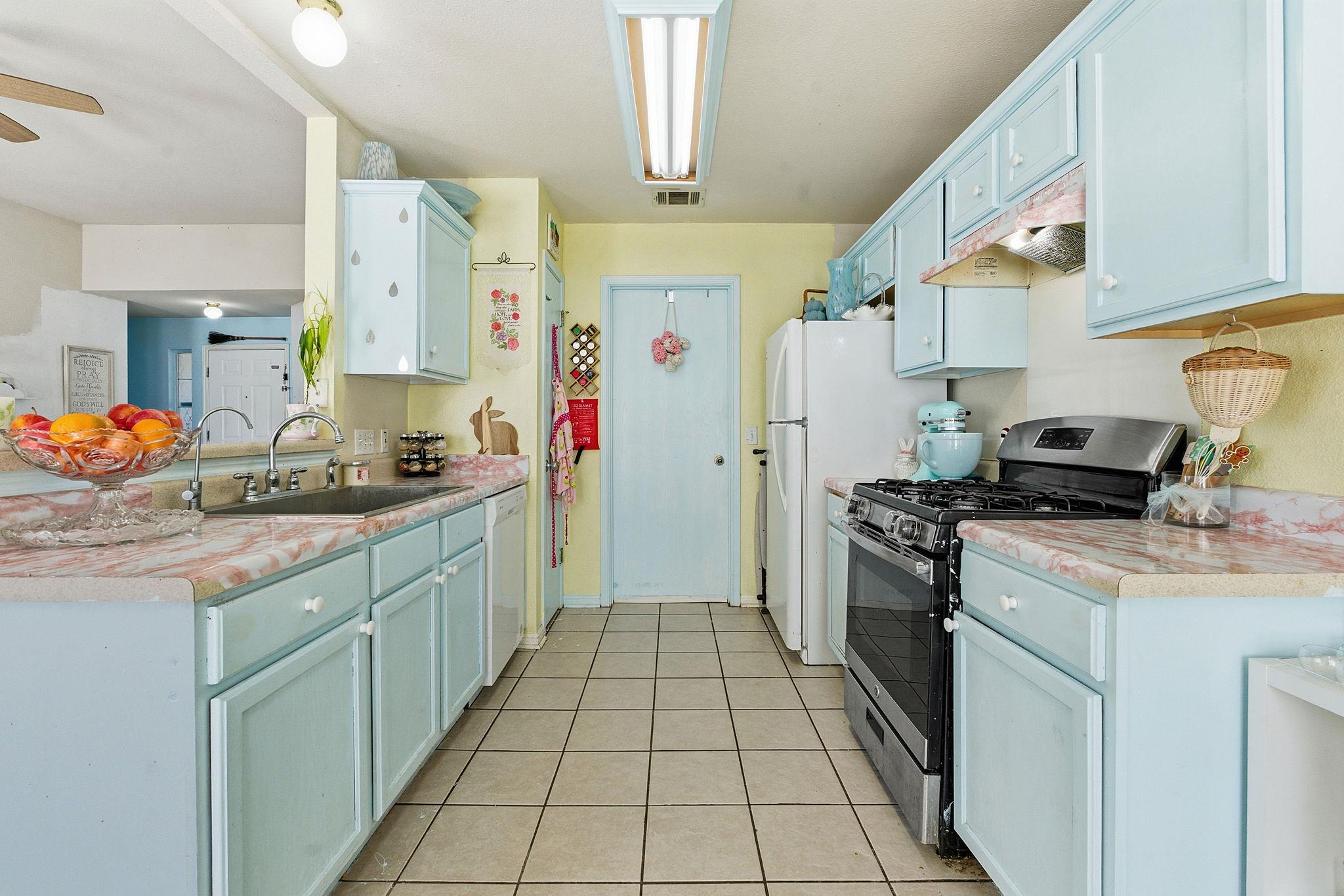 604 Camino Alto Dr, Leander, TX 78641