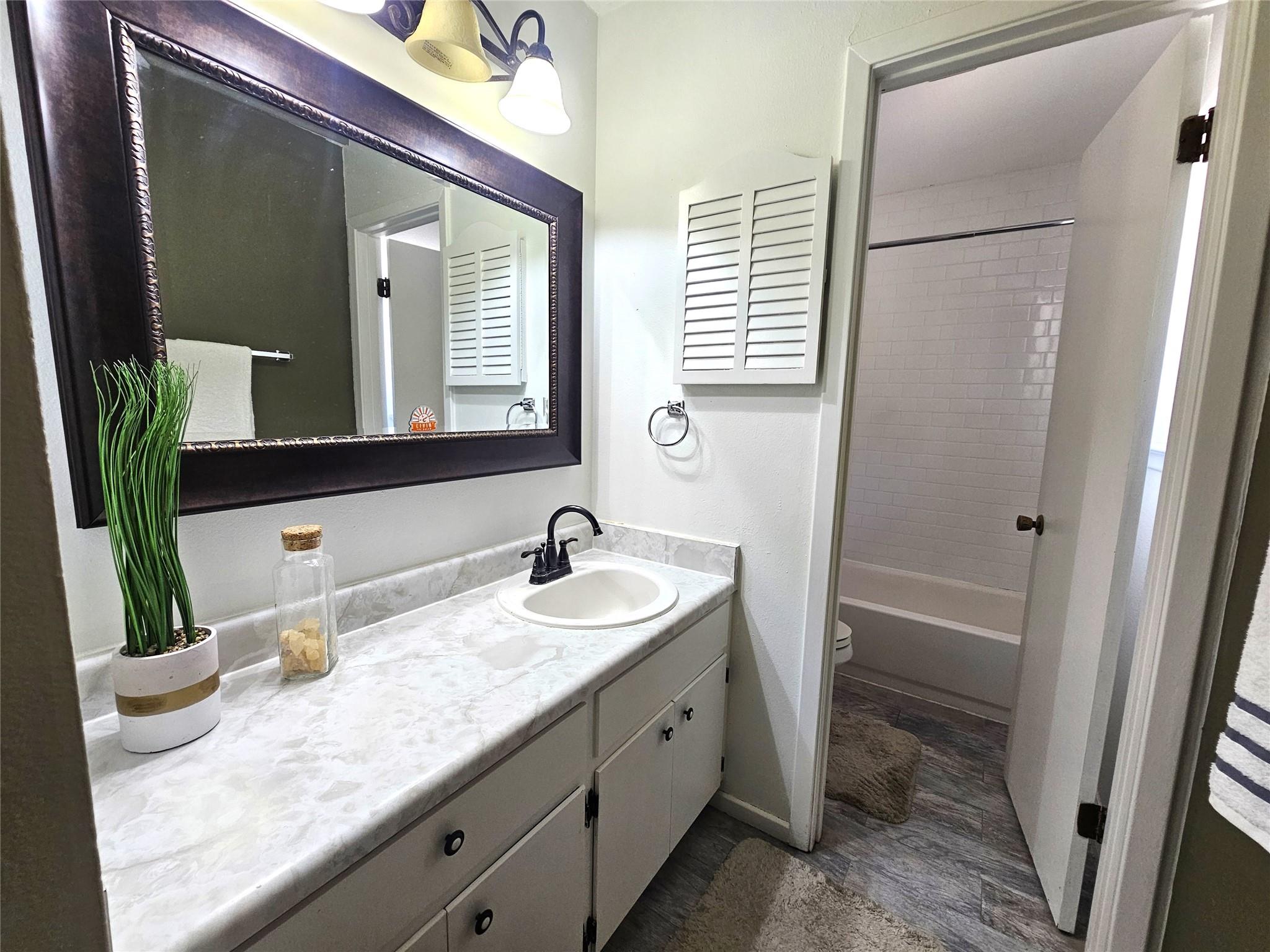 1648 Eastwood Dr, Seguin, TX 78155