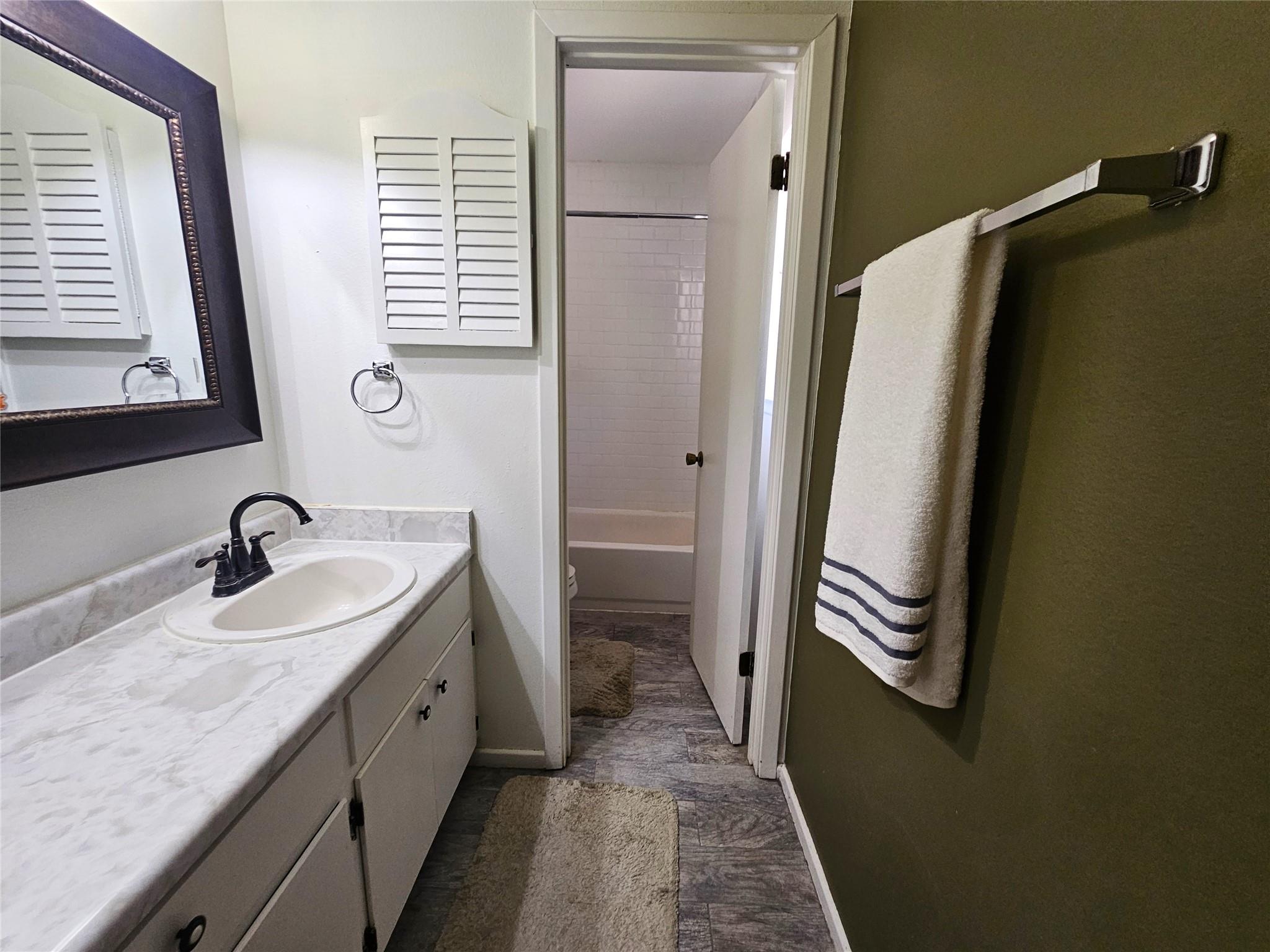 1648 Eastwood Dr, Seguin, TX 78155