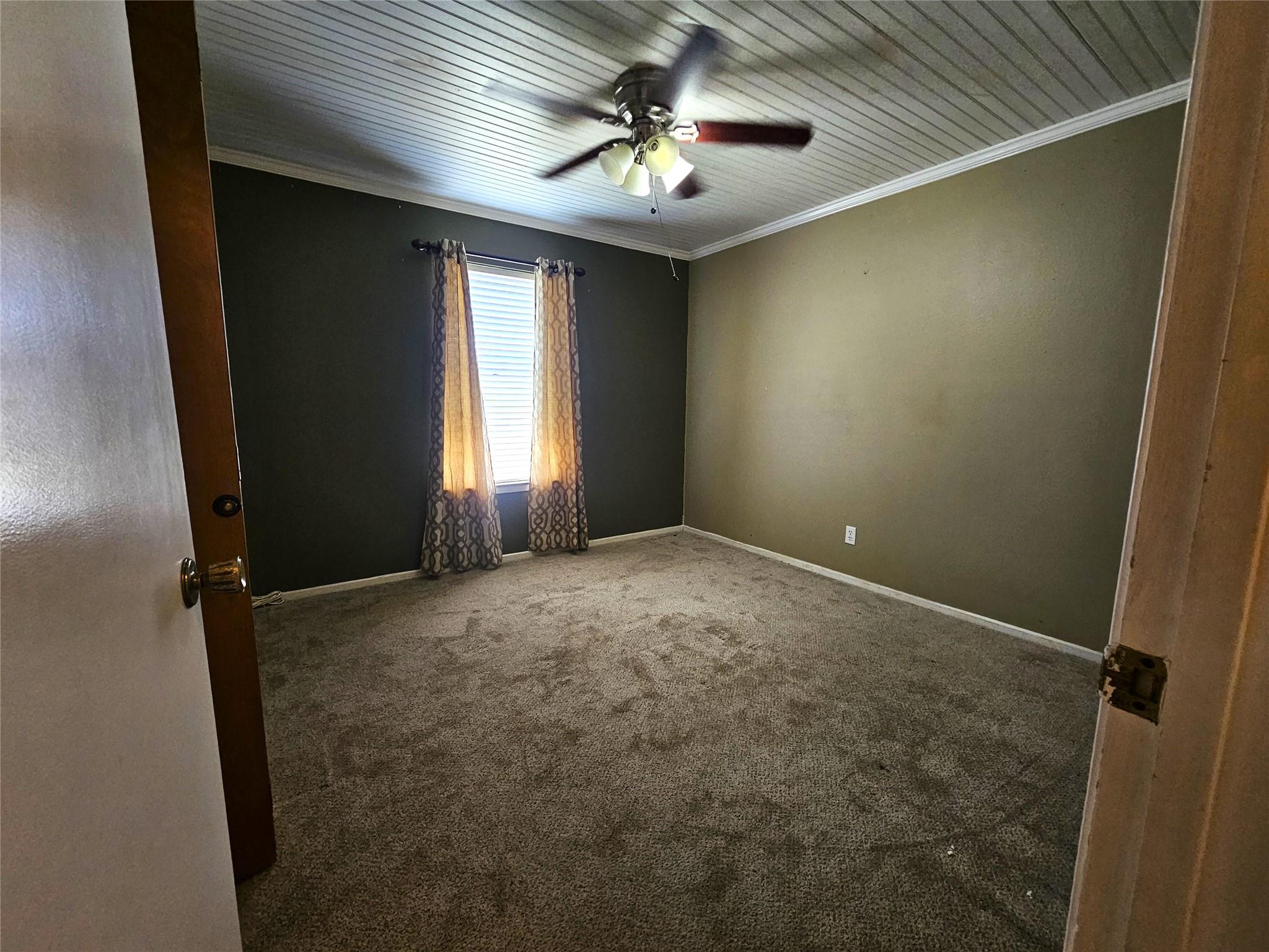 1648 Eastwood Dr, Seguin, TX 78155