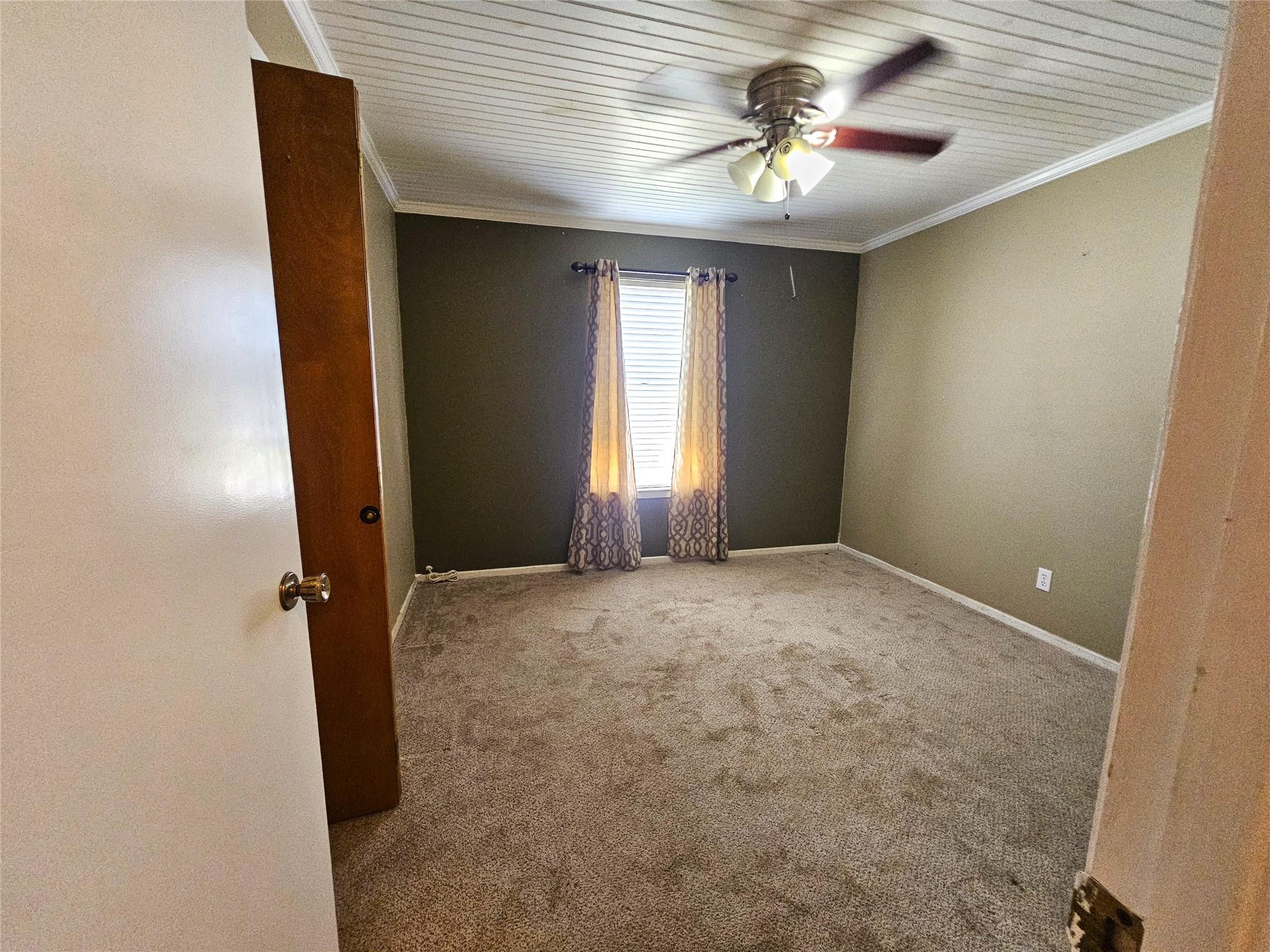 1648 Eastwood Dr, Seguin, TX 78155