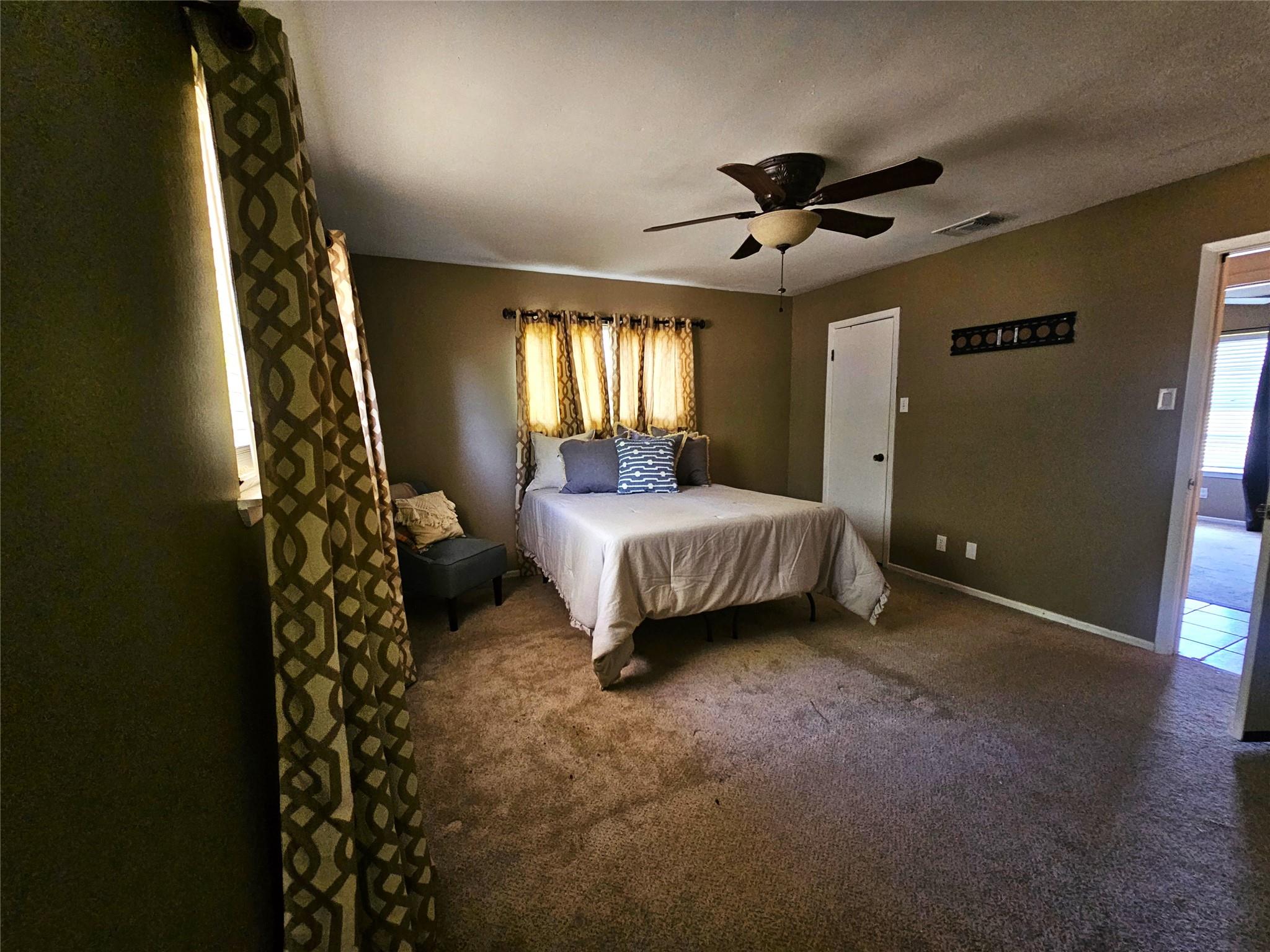 1648 Eastwood Dr, Seguin, TX 78155