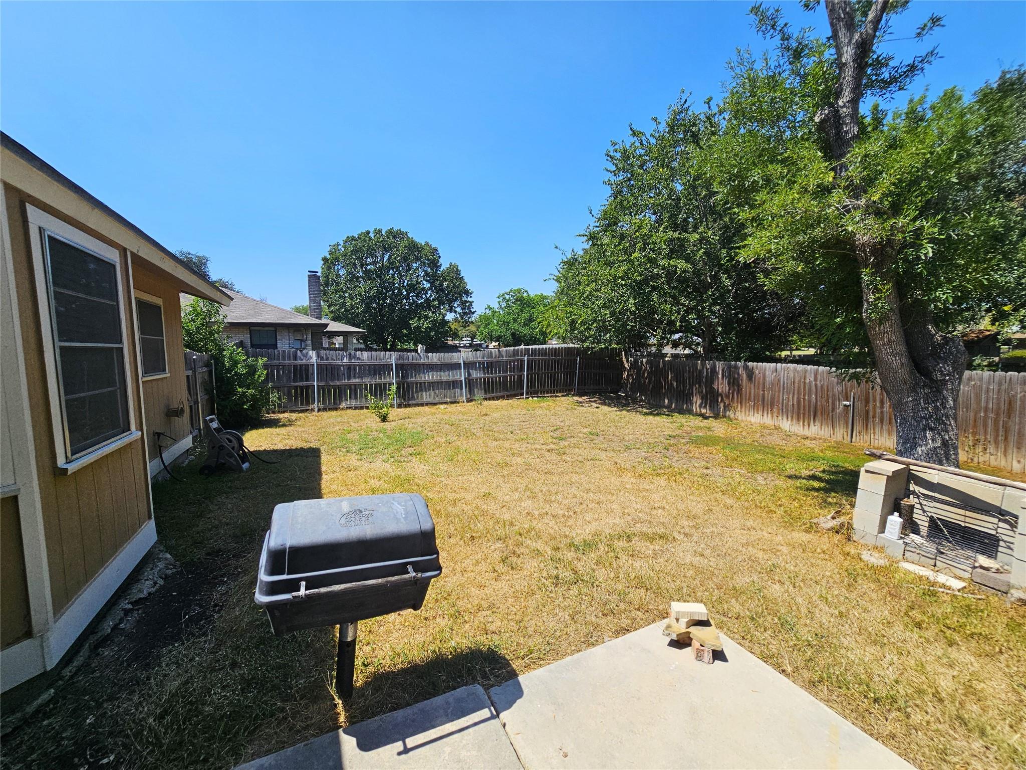 1648 Eastwood Dr, Seguin, TX 78155