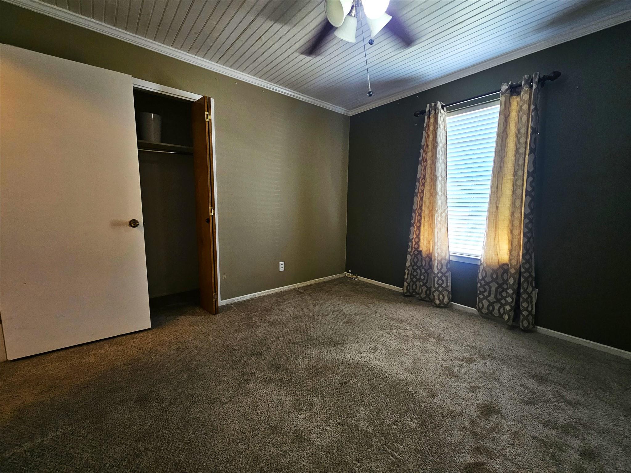 1648 Eastwood Dr, Seguin, TX 78155