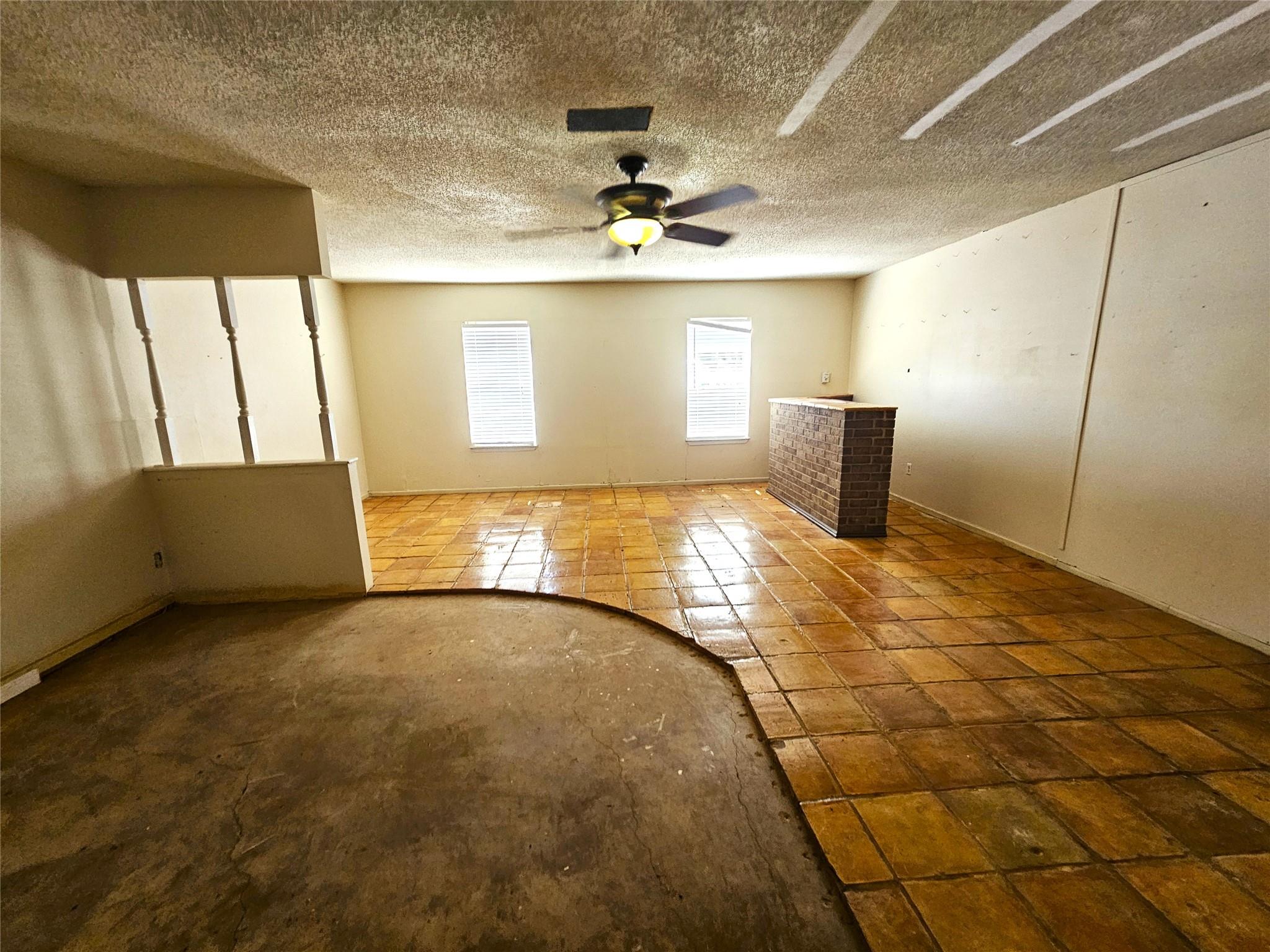 1648 Eastwood Dr, Seguin, TX 78155