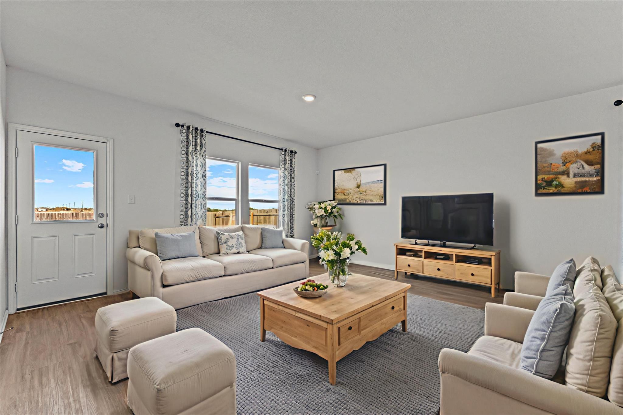 633 Halfmoon Dr, Lockhart, TX 78644