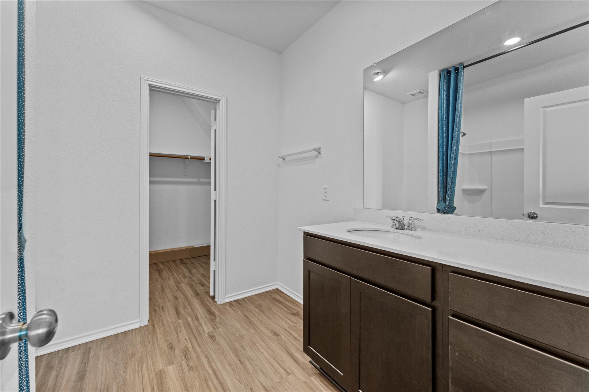 633 Halfmoon Dr, Lockhart, TX 78644