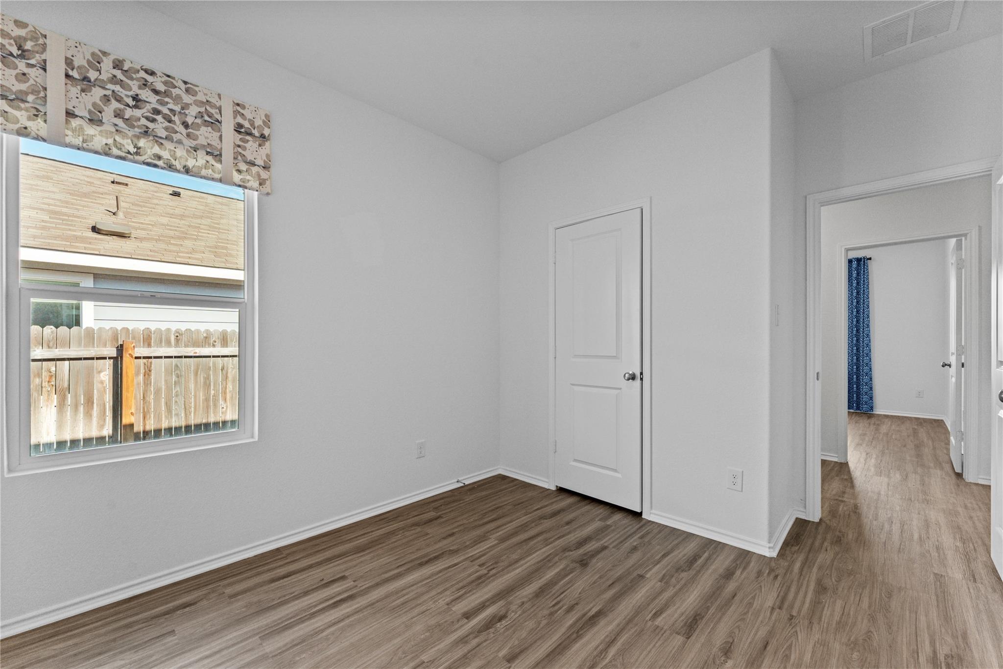 633 Halfmoon Dr, Lockhart, TX 78644