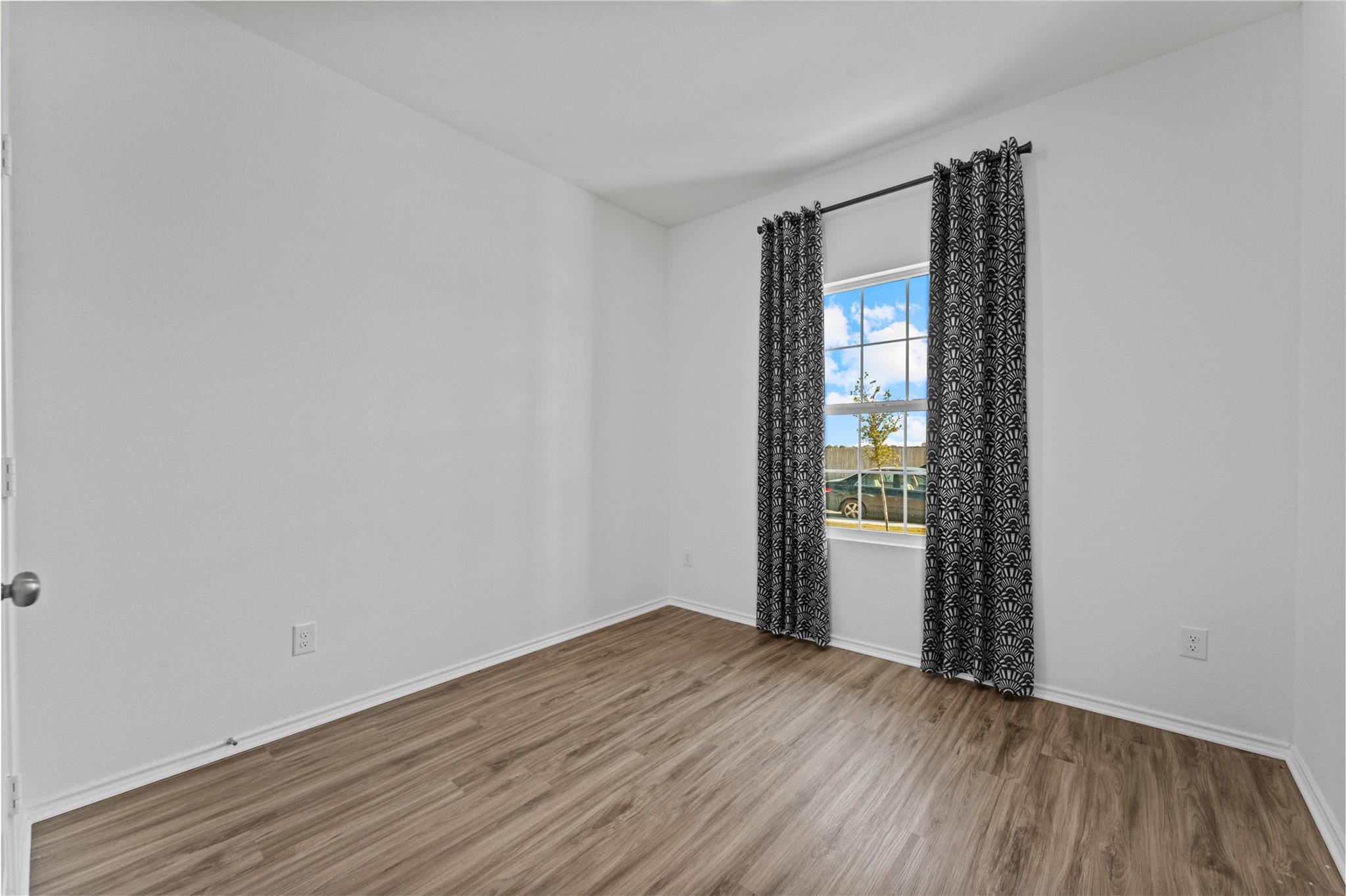 633 Halfmoon Dr, Lockhart, TX 78644